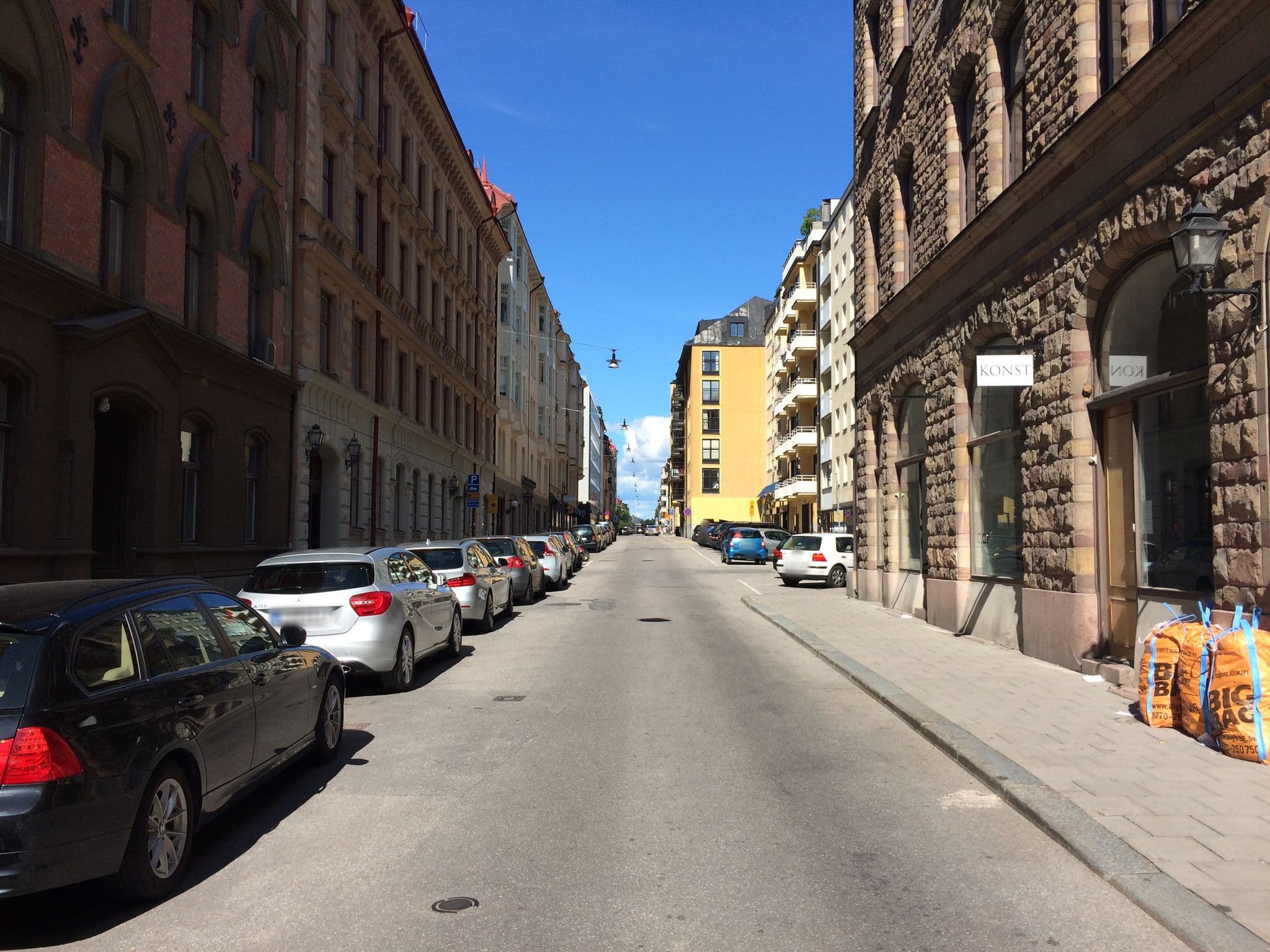 Street view near Grisslehamn Gård, Östermalm — © andreas_p (CC BY-SA · Mapillary)