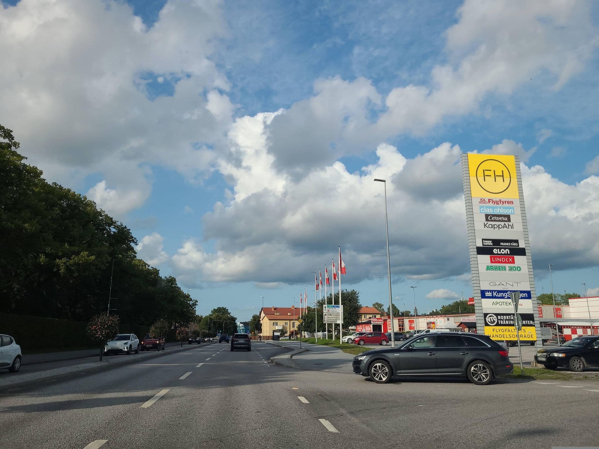 Street view near Solna Hotel & Vandrarhem, Norrtälje — © jopparn (CC BY-SA · Mapillary)