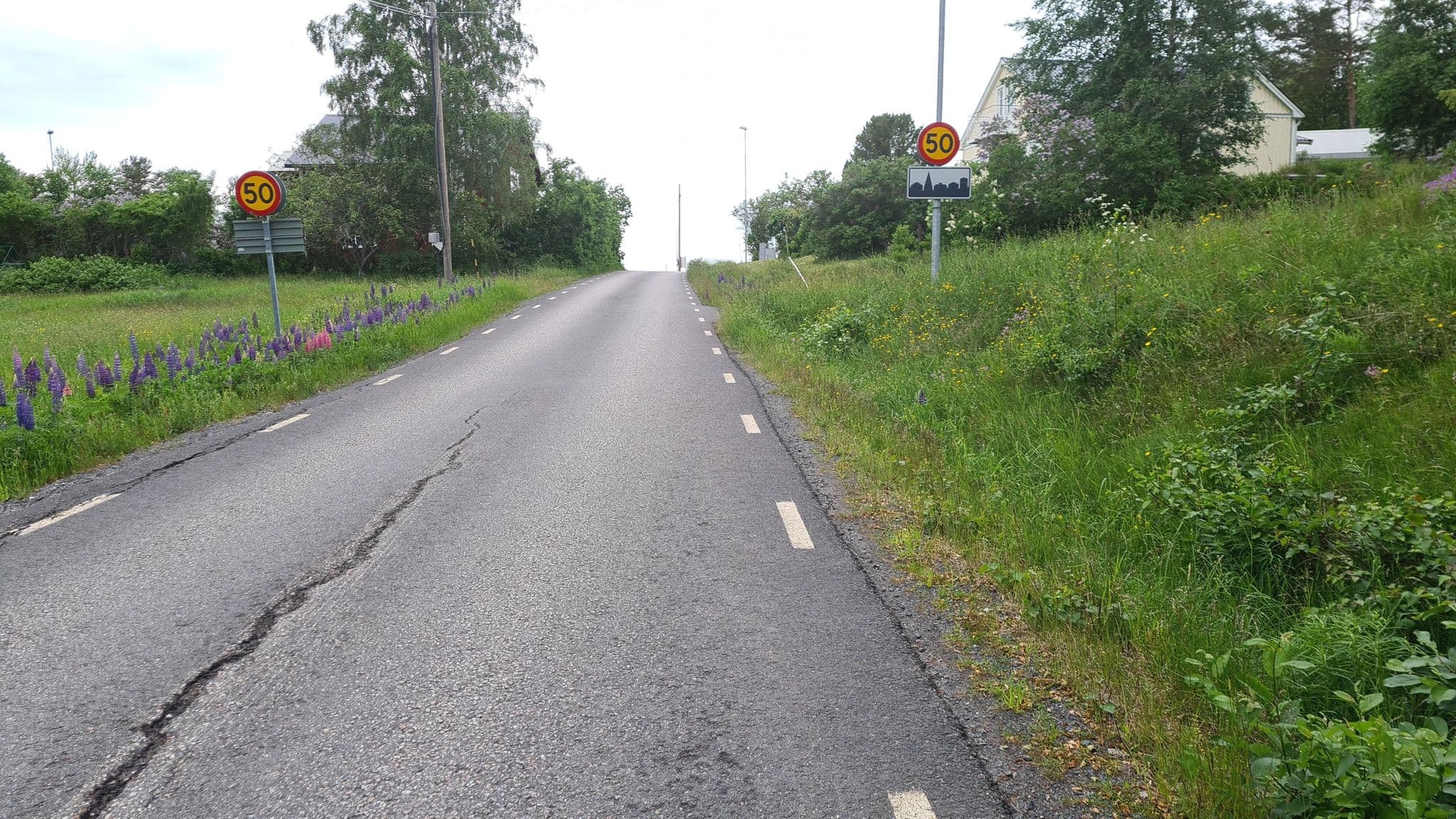 Street view near Höga Kustens Vandrarhem Skogsblomman, Köpmanholmen — © peterneubauer (CC BY-SA · Mapillary)
