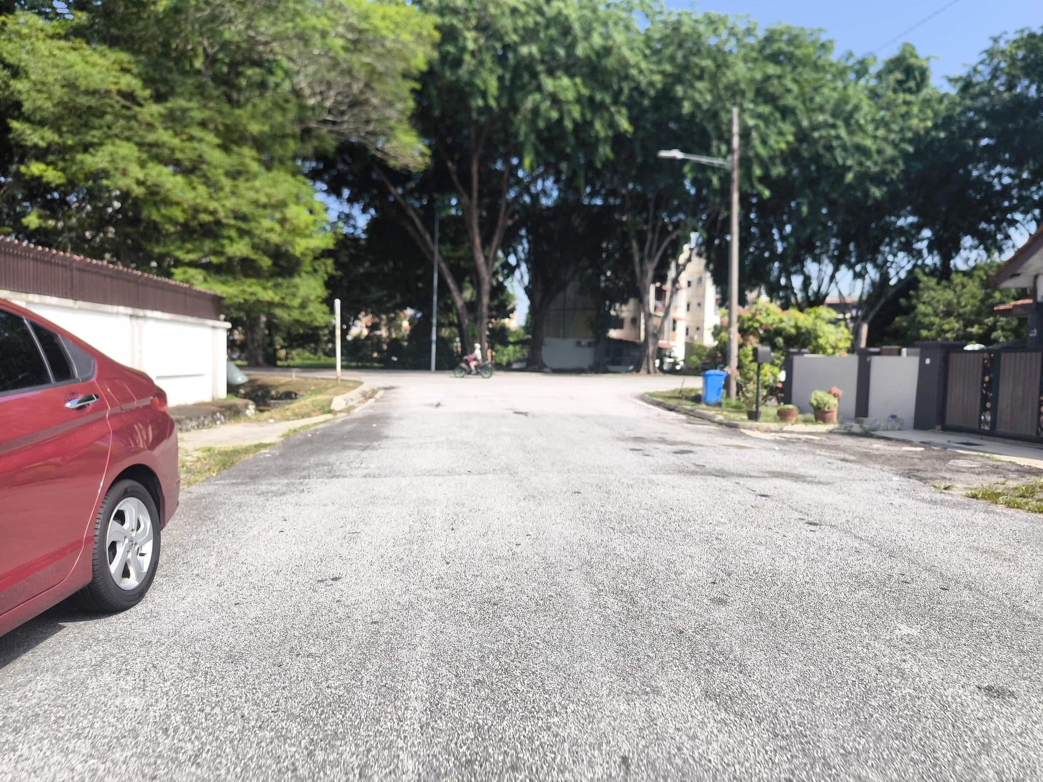 Street view near Tune Hotel Cinju, Batu Tiga — © Aswad18 (CC BY-SA · Mapillary)