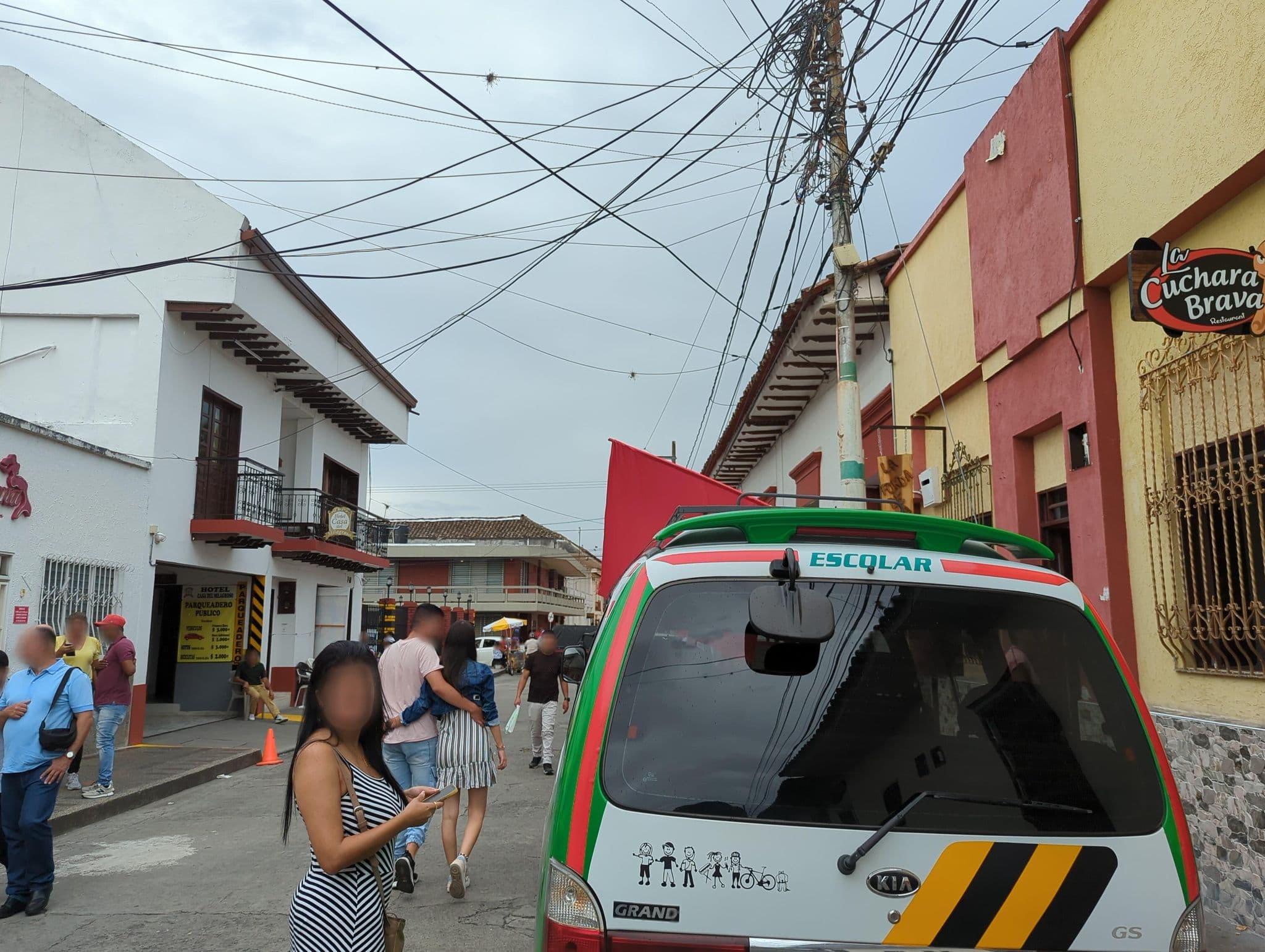 Street view near Hotel Casa Blanca Basilica, Guadalajara de Buga — © maplarry (CC BY-SA · Mapillary)