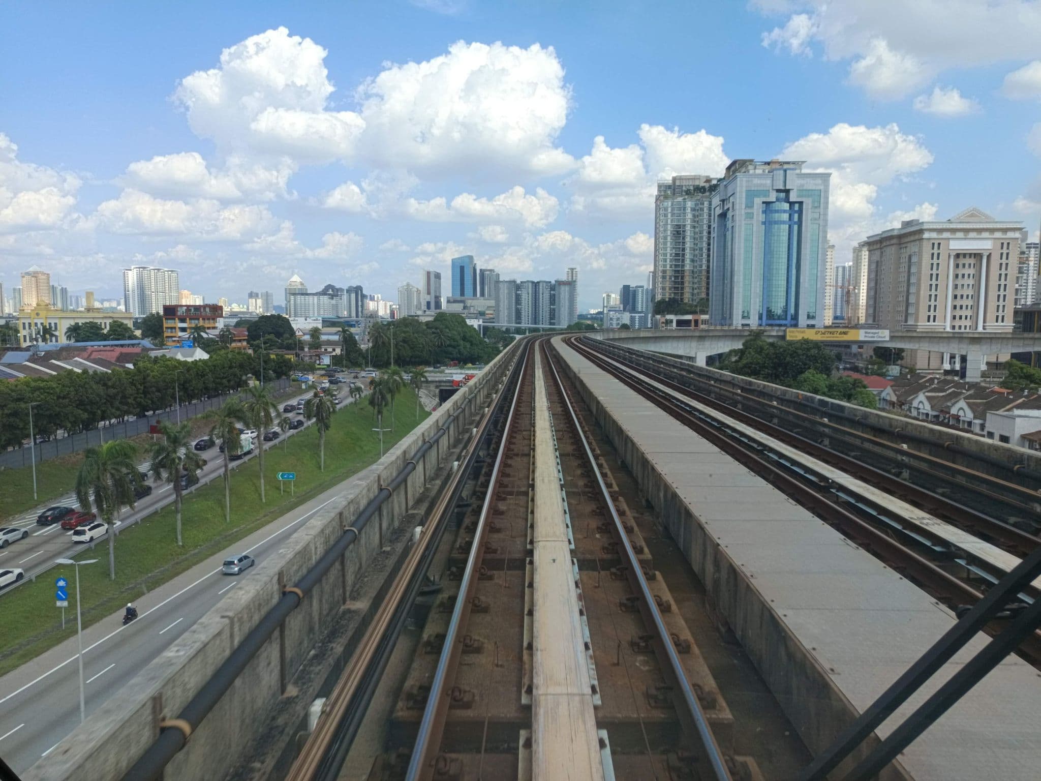 Street view near Four Season Resort, Bandar Sunway — © YikQin (CC BY-SA · Mapillary)