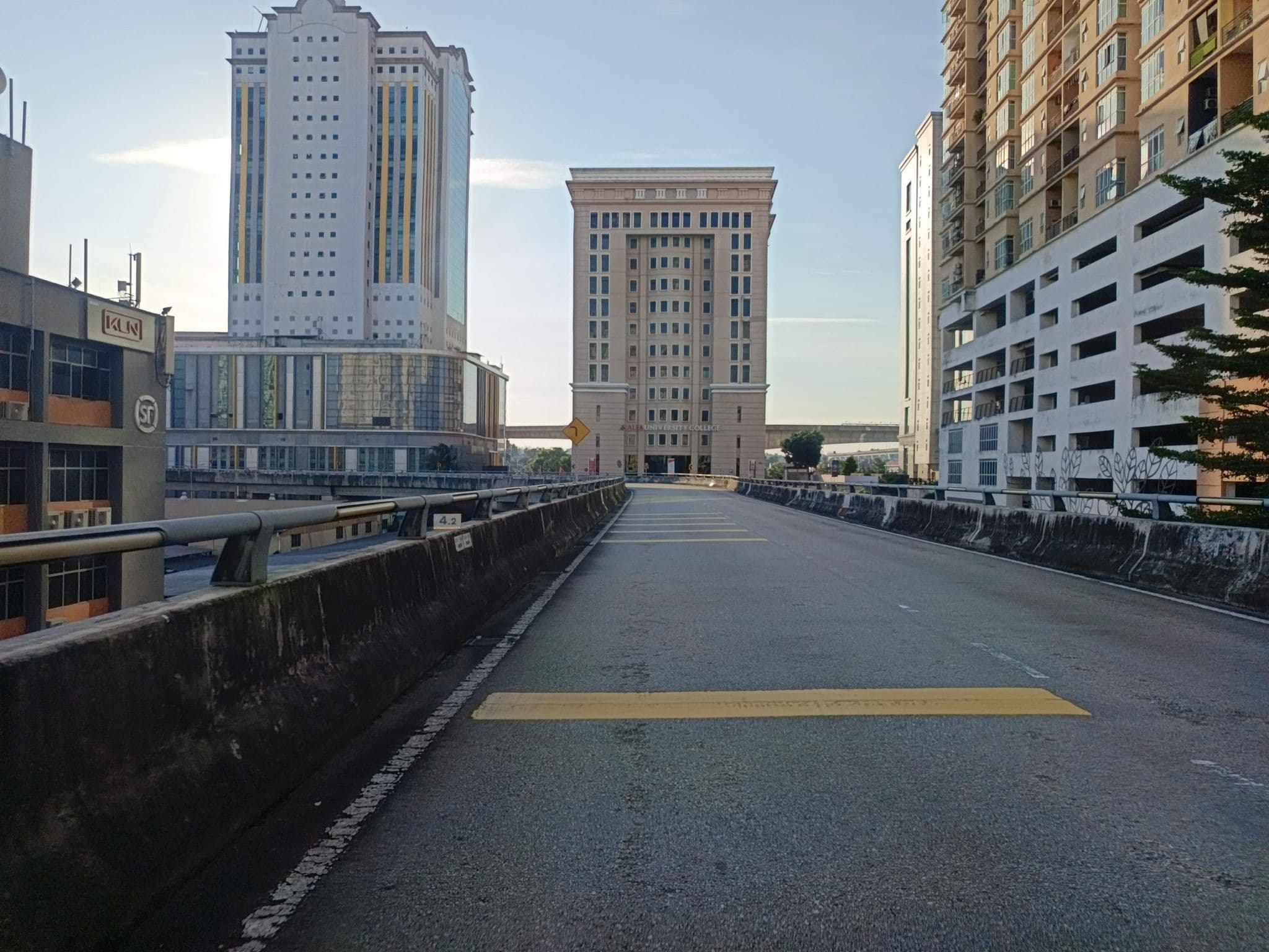 Street view near Sauna Impian Meridian, Bandar Sunway — © YikQin (CC BY-SA · Mapillary)