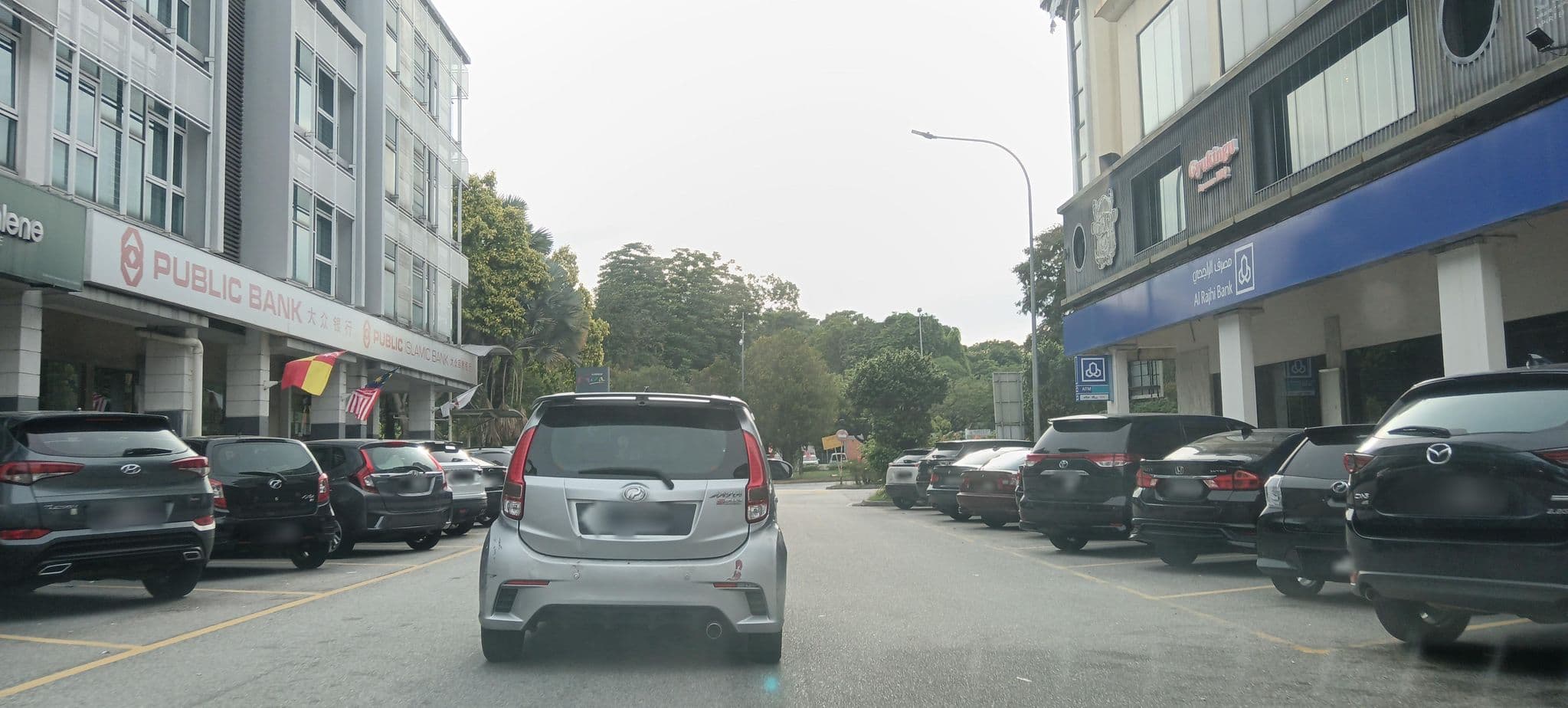 Street view near persiran mahogani@TUNE HOTEL, Tropicana Indah — © zh9567 (CC BY-SA · Mapillary)