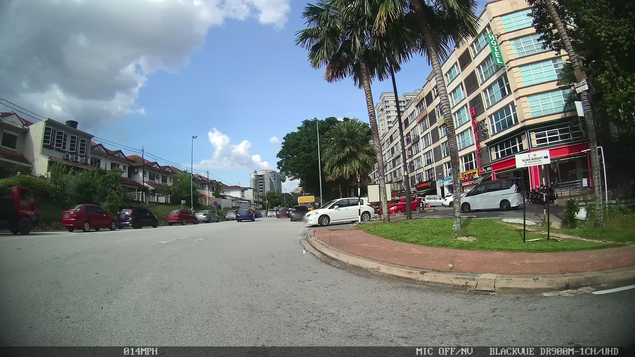 Street view near One Avenue Hotel, Bandar Utama — © kaart_1 (CC BY-SA · Mapillary)