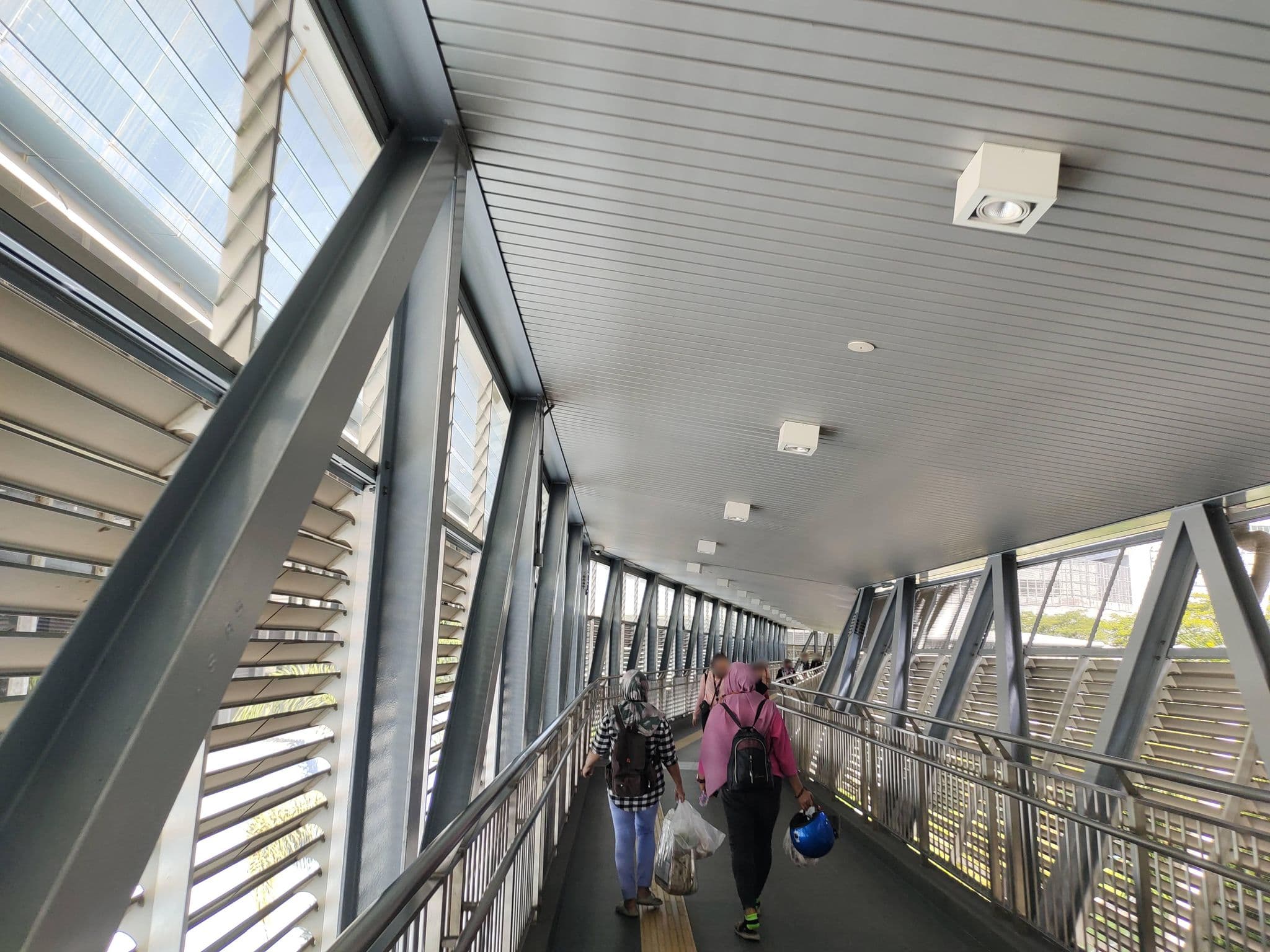 Street view near Lobby Lounge, Bandar Utama — © zh9567 (CC BY-SA · Mapillary)