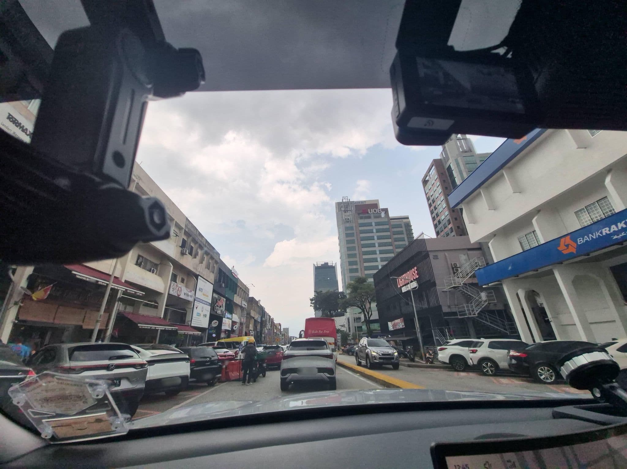 Street view near The Royale Bintang Resort & Spa Seremban, Taman Tun Dr Ismail — © lin_wang (CC BY-SA · Mapillary)