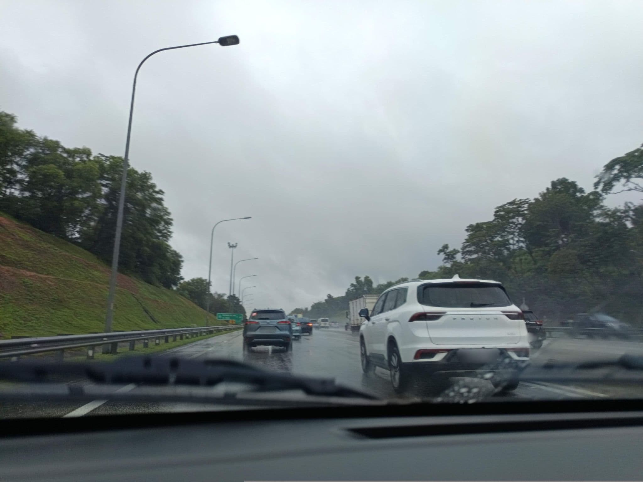 Street view near teluk batik, Damansara Damai — © YikQin (CC BY-SA · Mapillary)