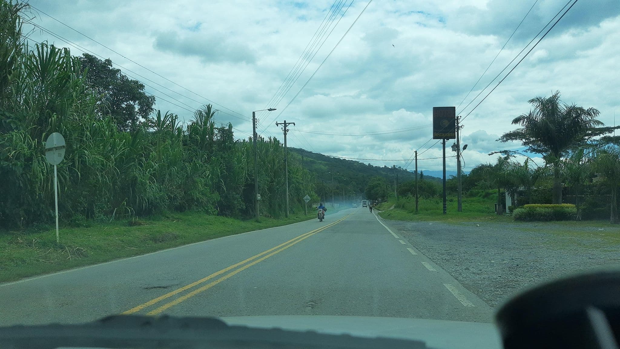 Street view near Hotel Palmeras de Luz, Moniquirá — © luiscame (CC BY-SA · Mapillary)