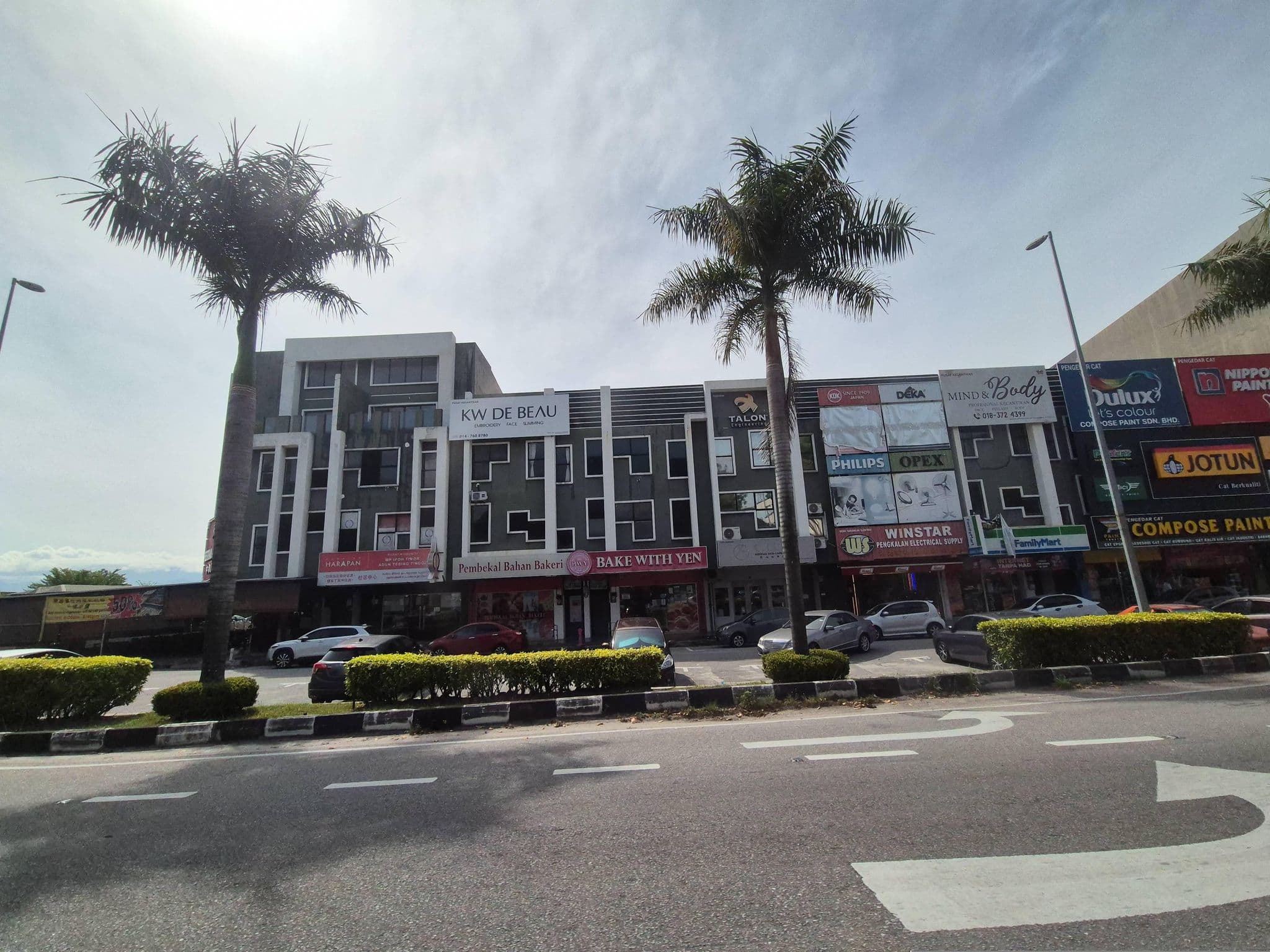 Street view near Miboutique 18 Hotel, Menglembu — © yjjcoolcool (CC BY-SA · Mapillary)