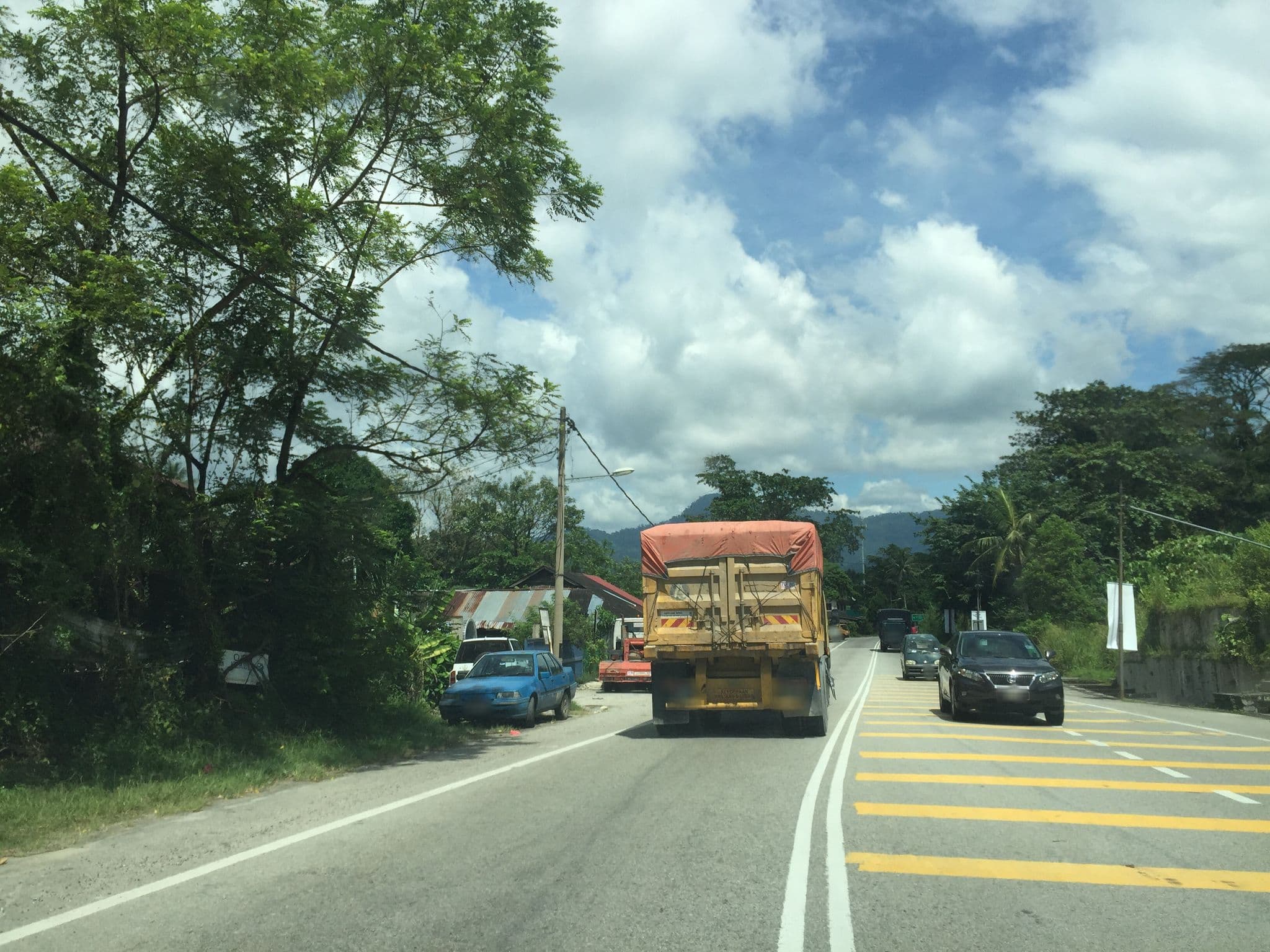 Street view near OneOne Boutique Hotel Tapah, Cenderiang — © riblit (CC BY-SA · Mapillary)