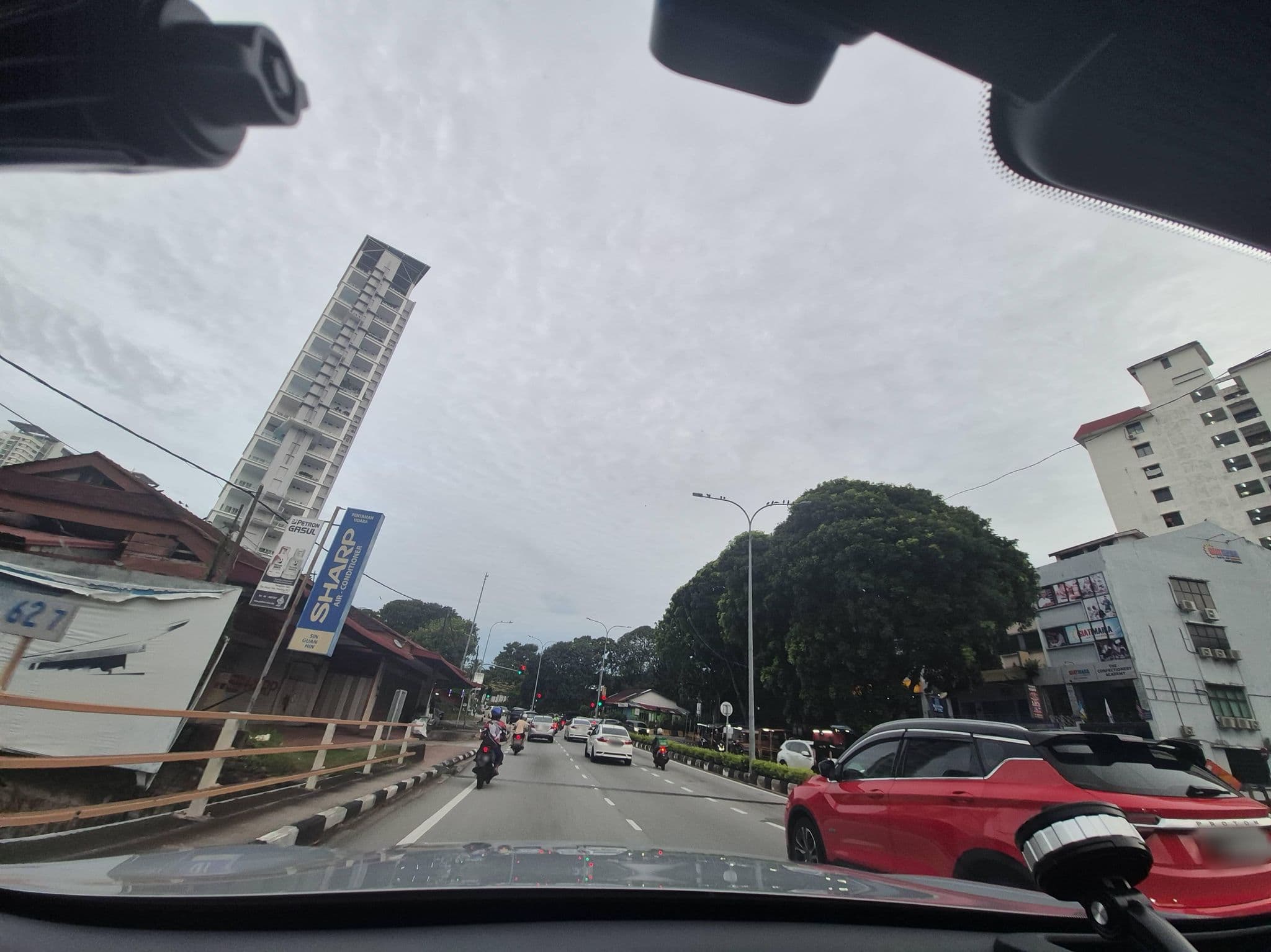 Street view near ferringgi stay in, Tanjung Bungah — © lin_wang (CC BY-SA · Mapillary)