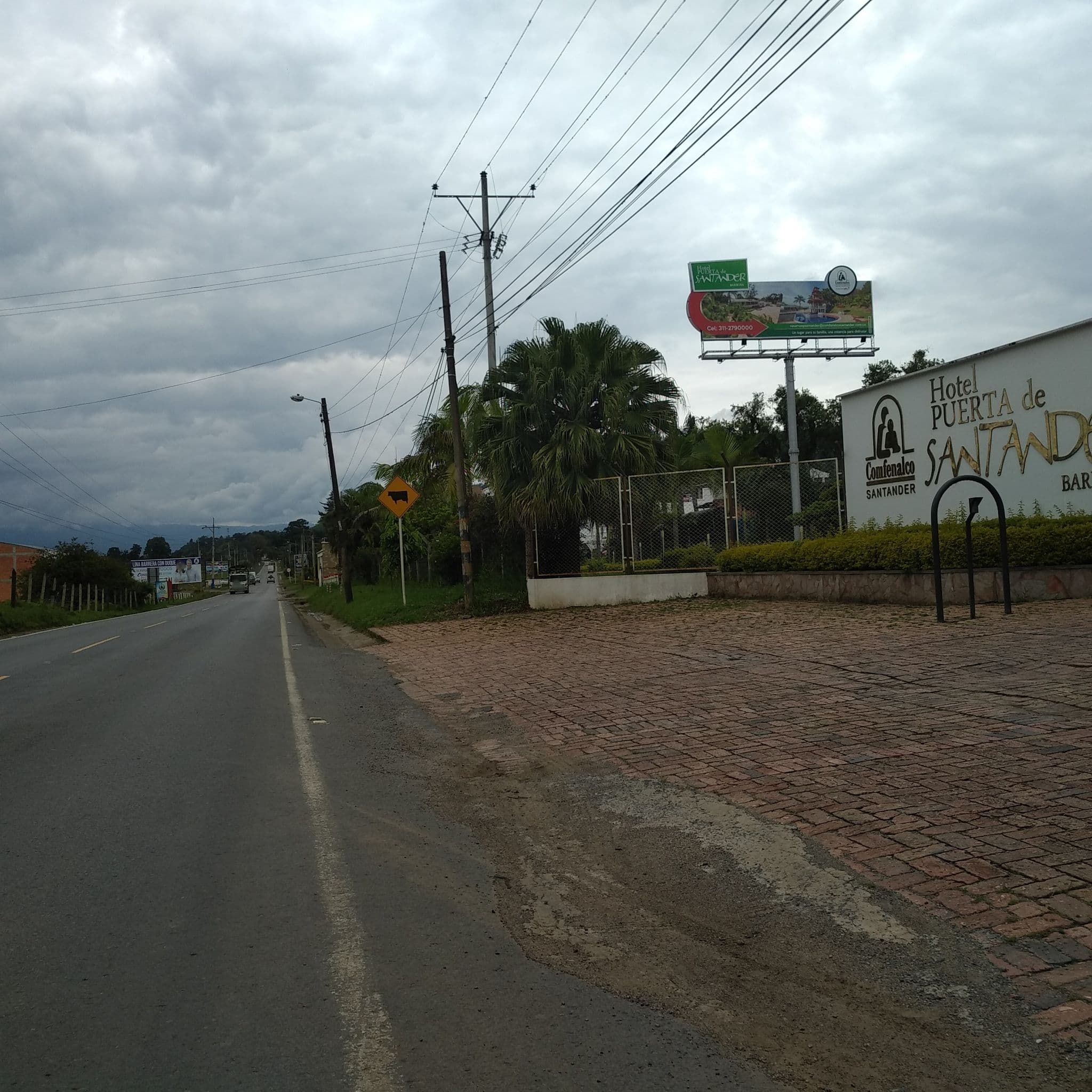 Street view near Hotel Puerta de Santander, Güepsa — © nomadmapper (CC BY-SA · Mapillary)