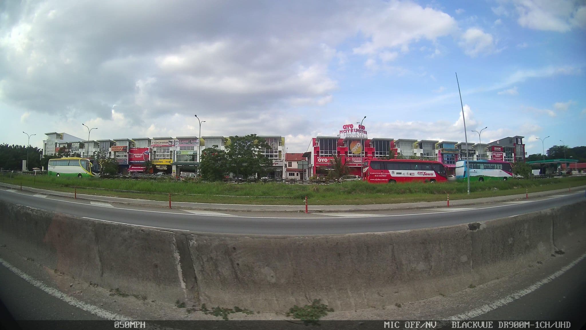 Street view near Hotel Adiff Palace, Bandar Baru Salak Tinggi — © kaart5 (CC BY-SA · Mapillary)