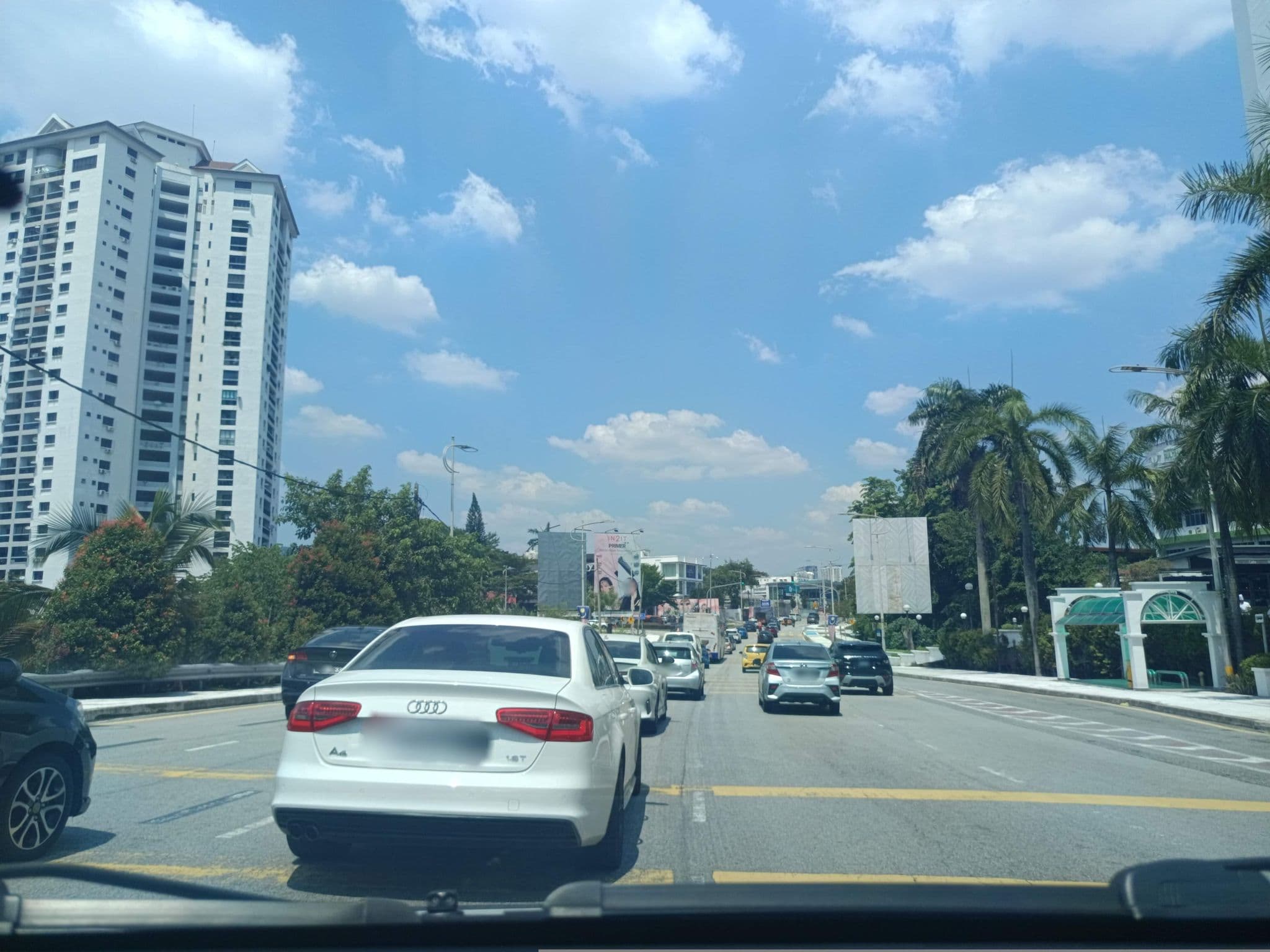 Street view near Crystal Crown Hotel, SS2 — © YikQin (CC BY-SA · Mapillary)