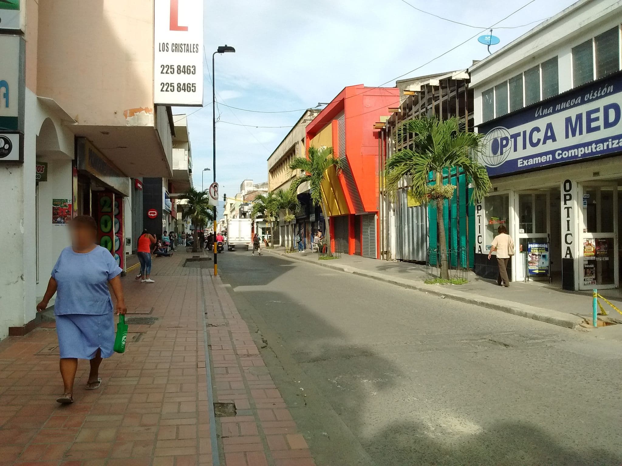 Street view near Hotel Los Cristales, Tuluá — © kaxtillo (CC BY-SA · Mapillary)