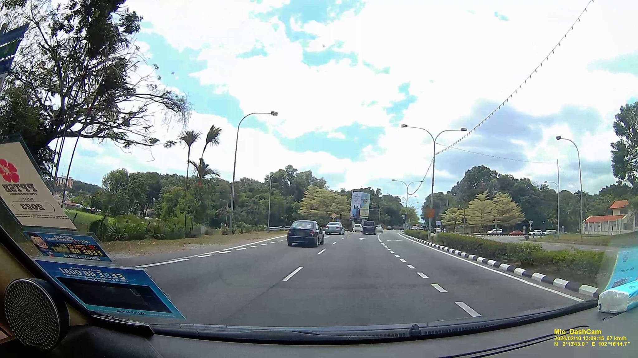 Street view near Hotel Seri Malaysia Johor Bahru, Kampung Bukit Beruang — © hcyen (CC BY-SA · Mapillary)