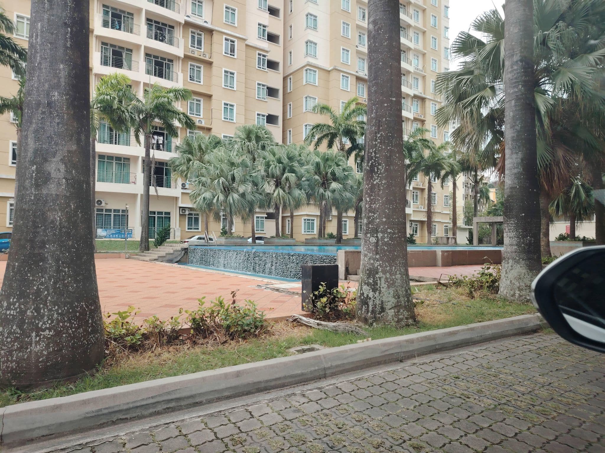 Street view near Ixora Swimming Pool, Kampung Bukit Beruang — © OngKaiJin (CC BY-SA · Mapillary)