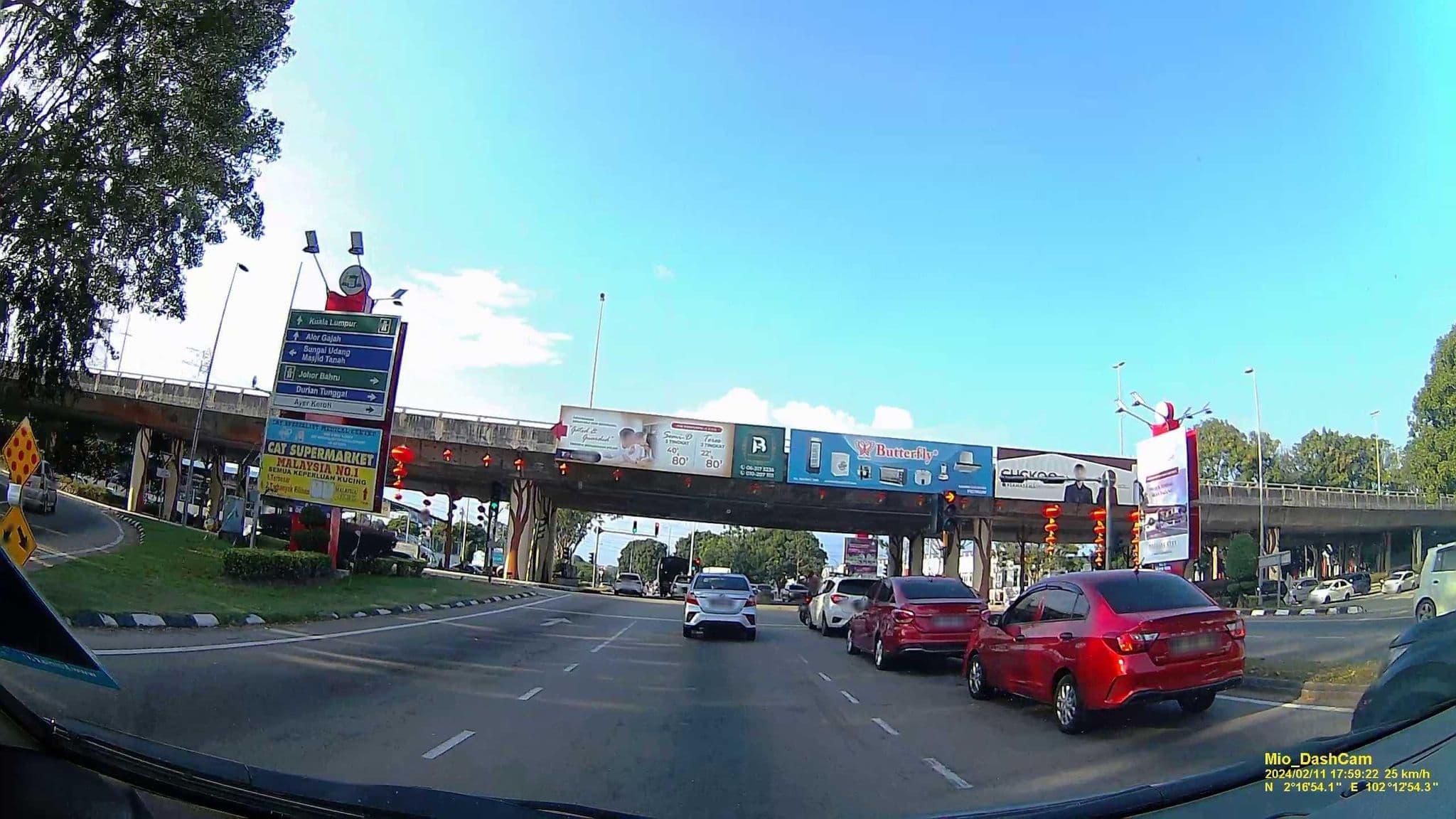 Street view near 台北猪窝, Kampung Cheng — © hcyen (CC BY-SA · Mapillary)