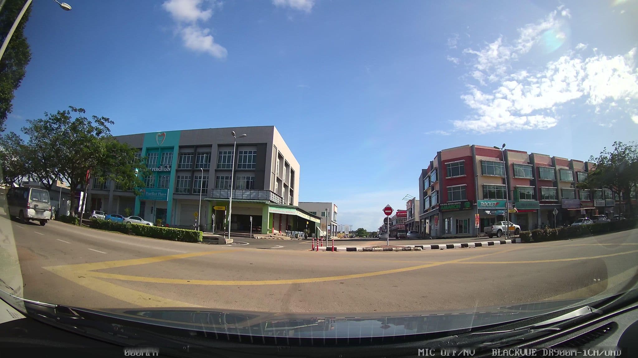 Street view near SelesaView Hotel, Bukit Gambir — © kaart_3 (CC BY-SA · Mapillary)