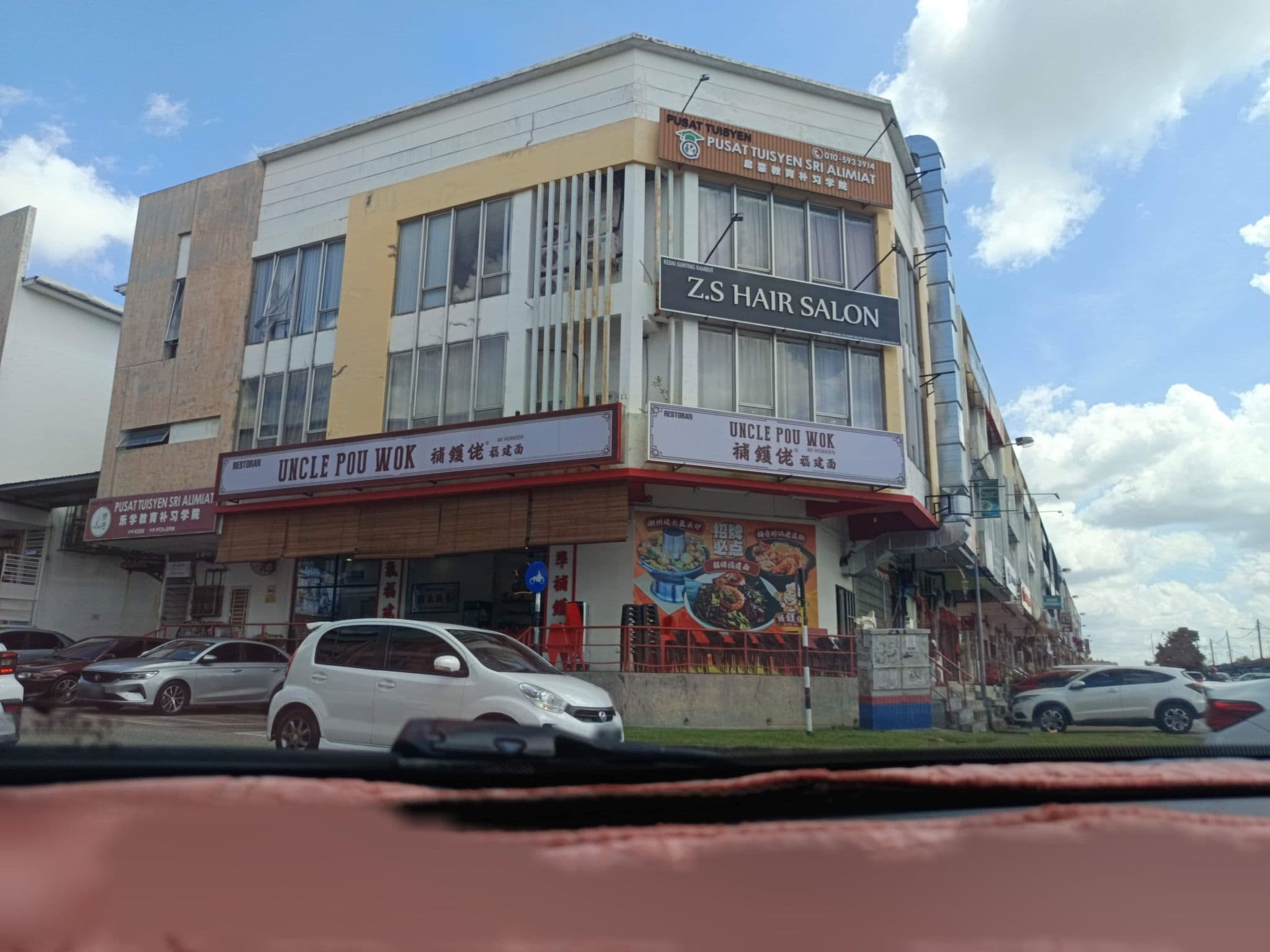 Street view near Hako Hotel, Mukim Pulai — © YikQin (CC BY-SA · Mapillary)