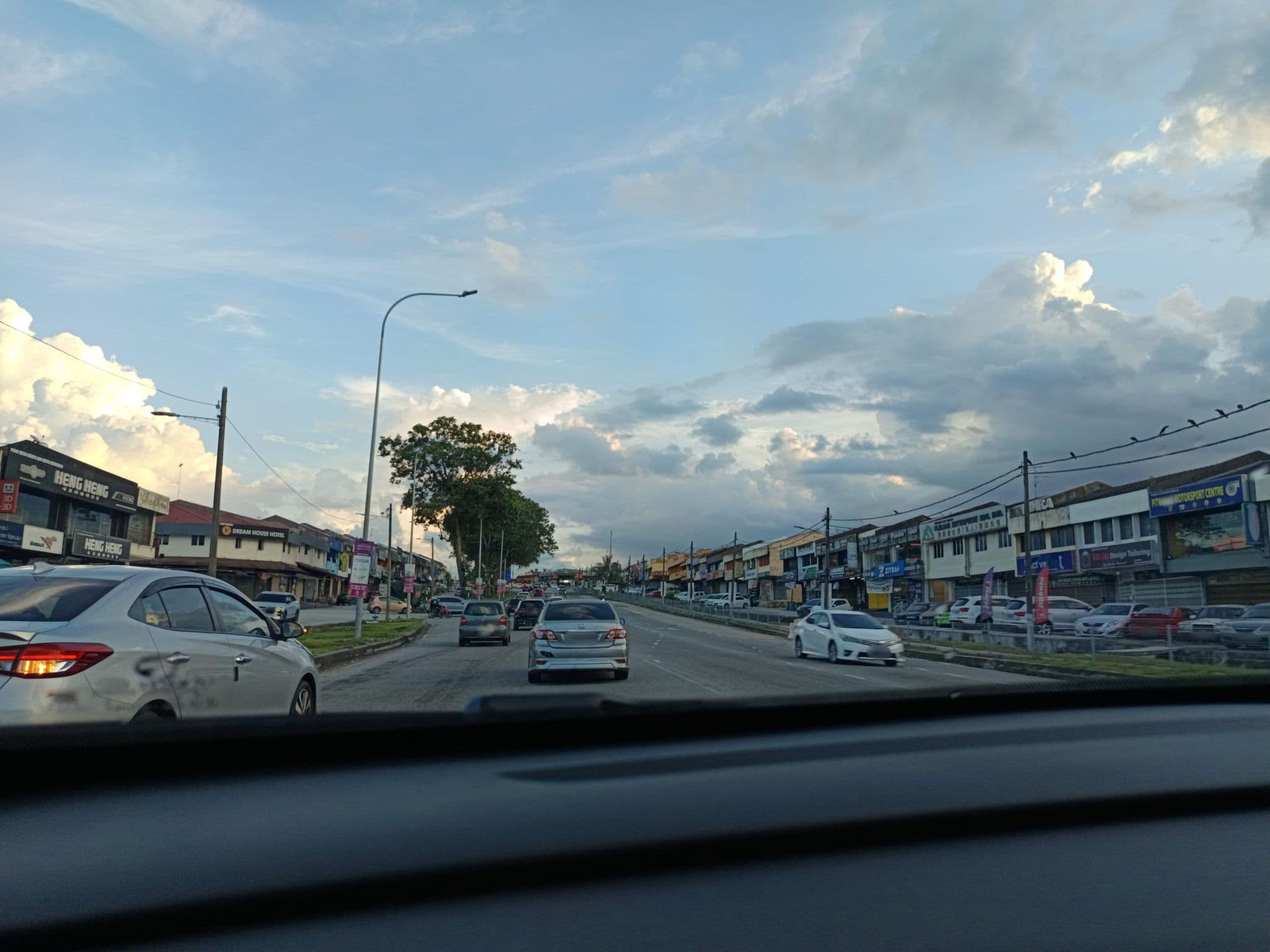 Street view near Public Hotel, Mukim Pulai — © YikQin (CC BY-SA · Mapillary)