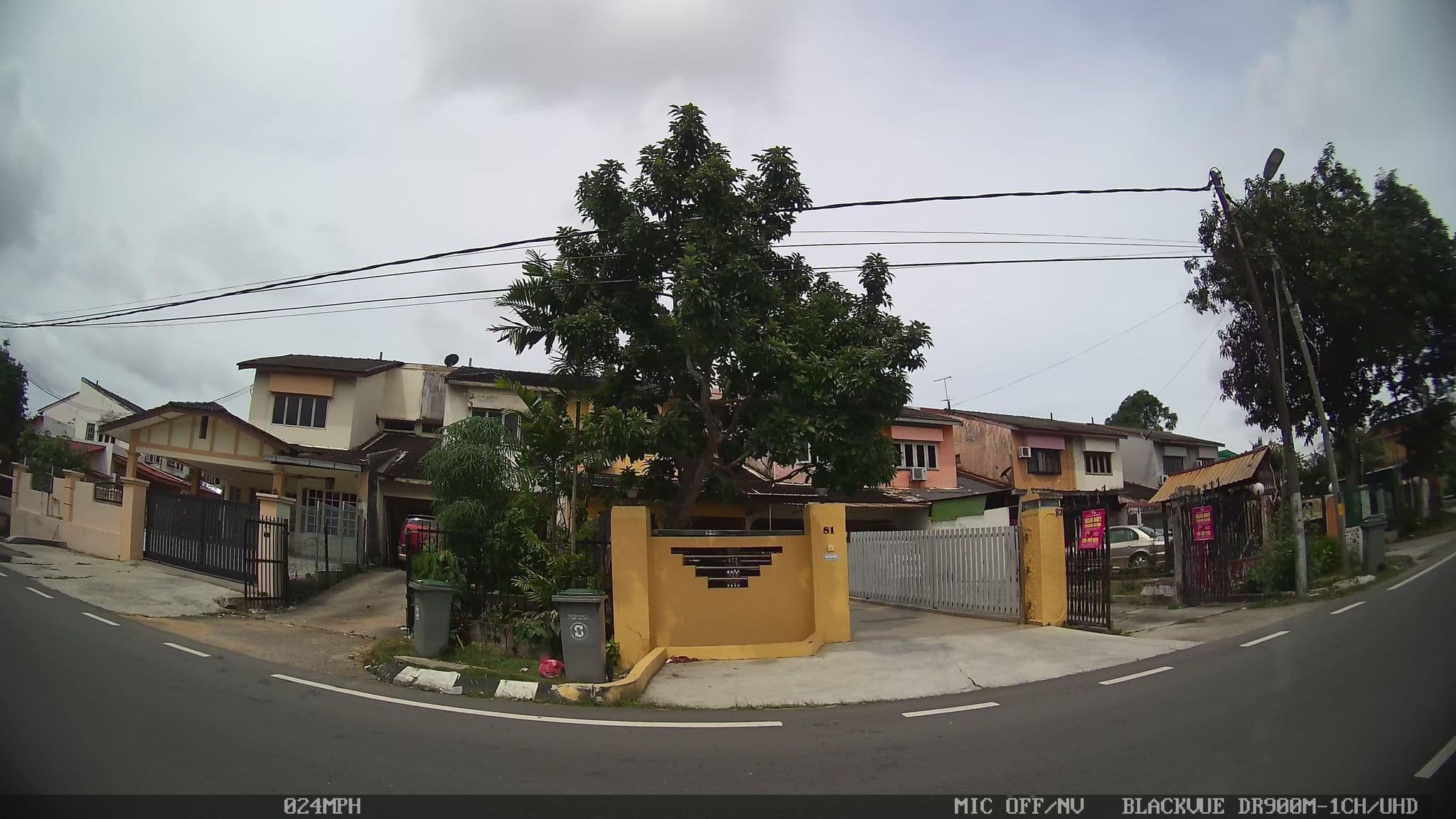Street view near Sarang Walit, Kampung Larkin Lama — © kaart5 (CC BY-SA · Mapillary)