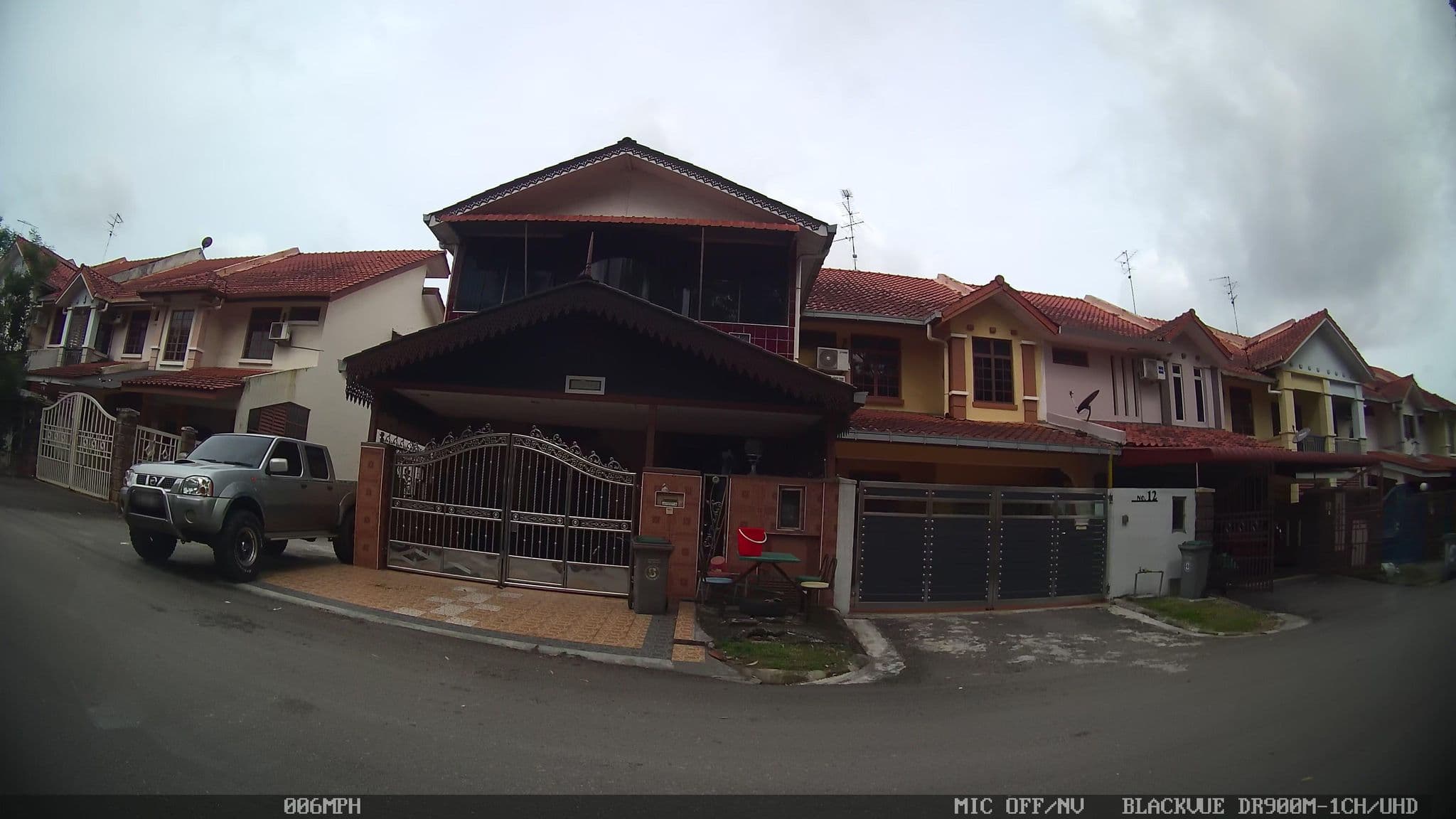 Street view near GuestHouse - Dorm Brown, Kampung Larkin Lama — © kaart5 (CC BY-SA · Mapillary)