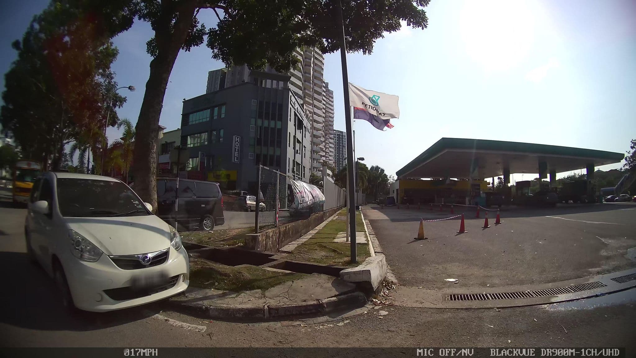 Street view near Live Com Hotel, Taman Permas Jaya — © kaart_3 (CC BY-SA · Mapillary)
