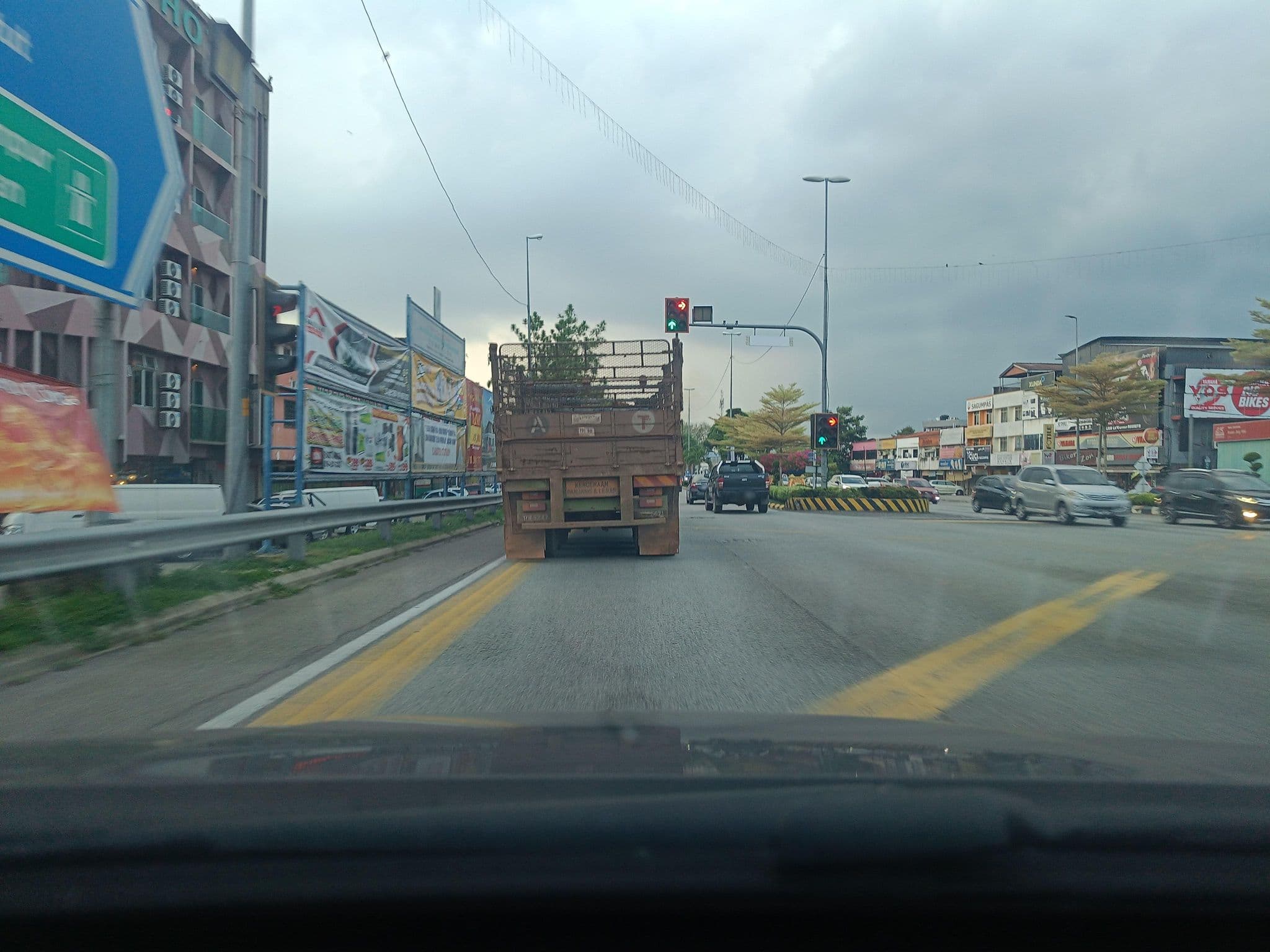 Street view near Jelai Hotel, Temerloh, Temerluh — © NSalleh (CC BY-SA · Mapillary)