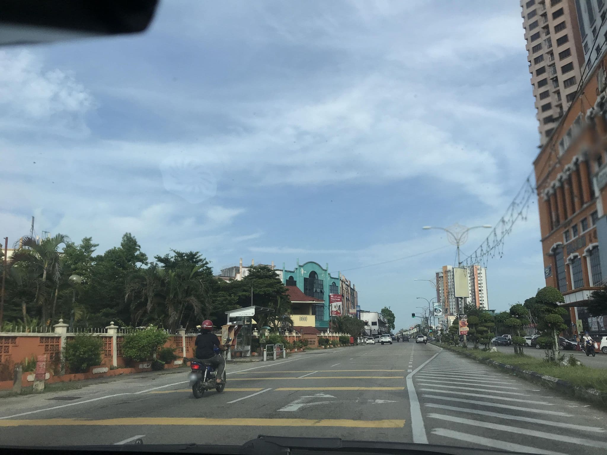 Street view near Front Desk Renaissance Hotel, Kampung Wakaf Sku — © Jeddy (CC BY-SA · Mapillary)