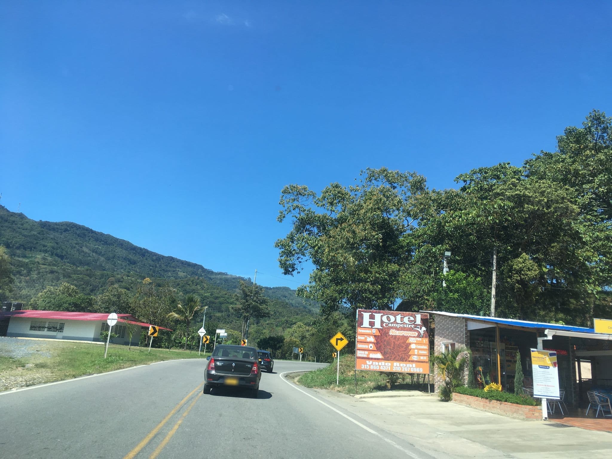Street view near Hotel Campestre Alcaravan, Suaita — © nicovargas (CC BY-SA · Mapillary)