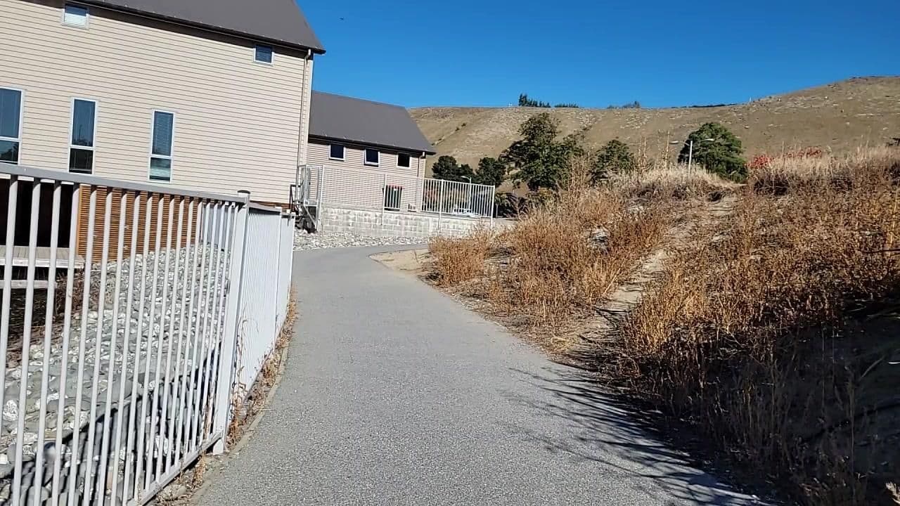 Street view near The Lake Resort, Cromwell — © roadroid (CC BY-SA · Mapillary)