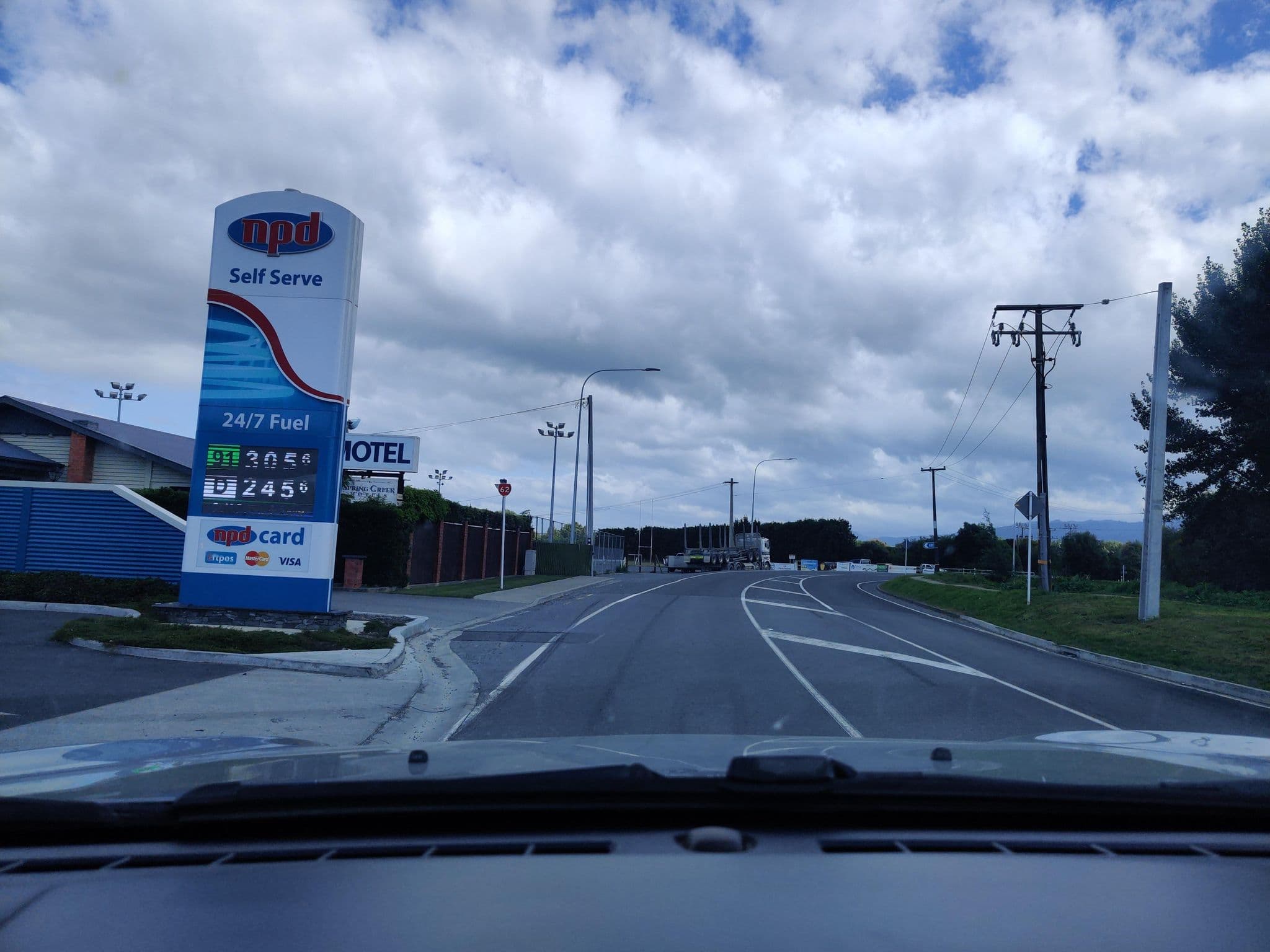 Street view near Junction Hotel, Mayfield — © elphix (CC BY-SA · Mapillary)