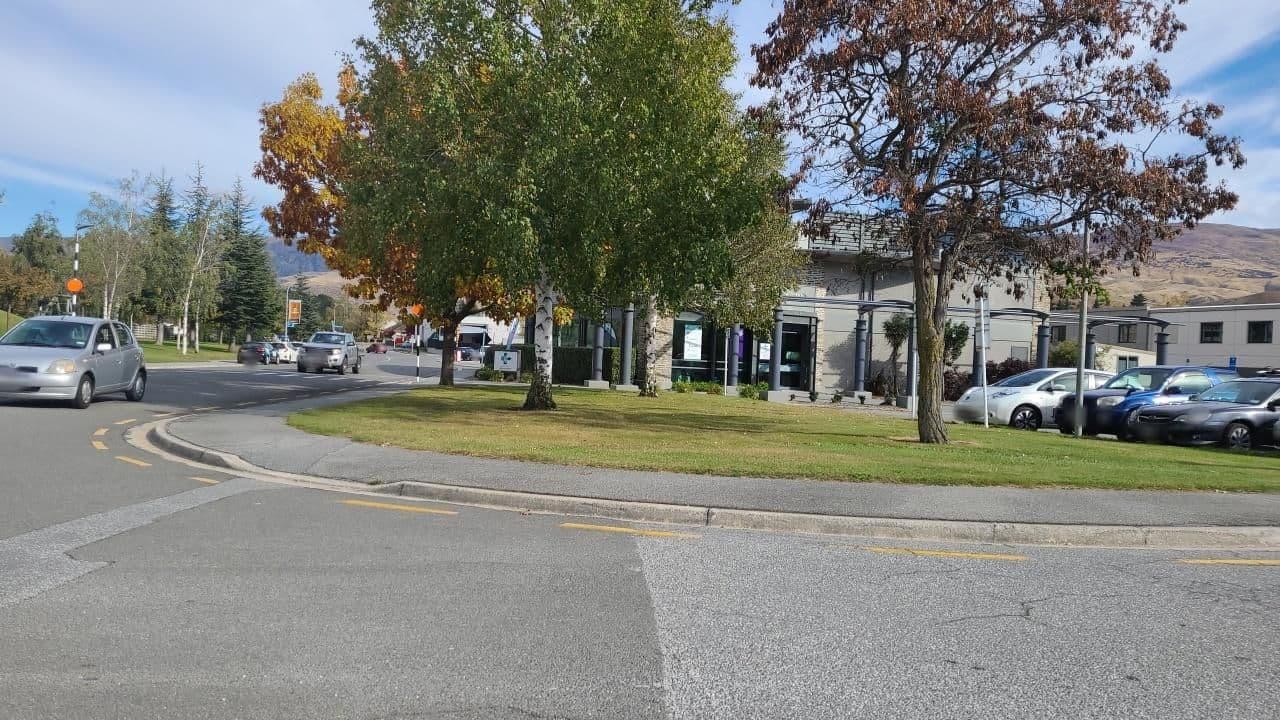 Street view near Cromwell Backpackers, Cromwell — © roadroid (CC BY-SA · Mapillary)