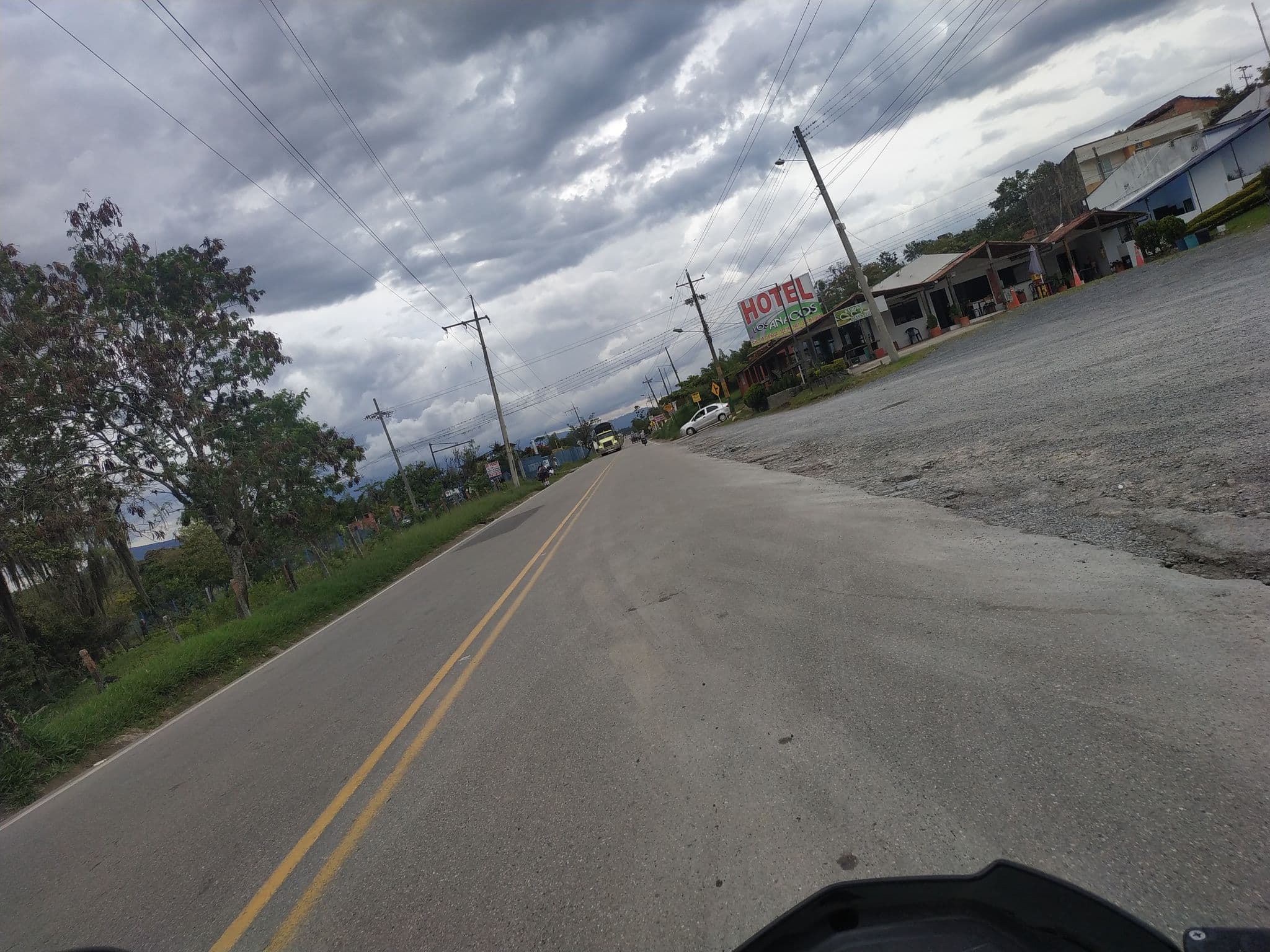 Street view near Hotel Los Anacos, Güepsa — © edwingutierrez (CC BY-SA · Mapillary)