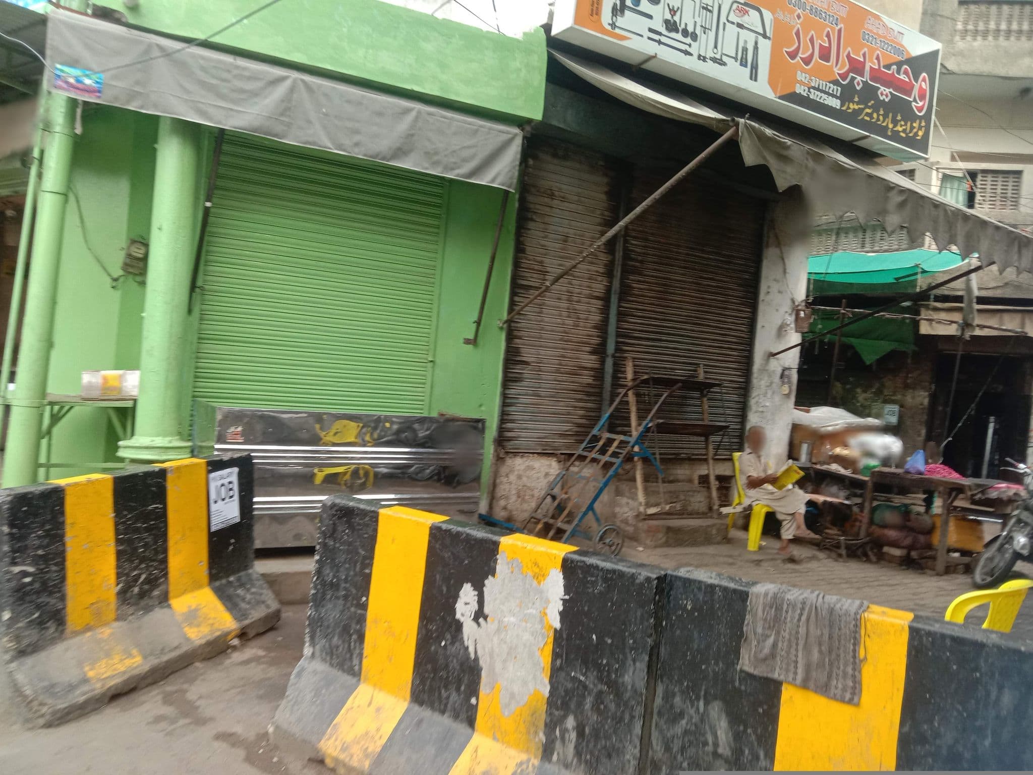 Street view near Darbar View Hotel, Lahore — © uvii905 (CC BY-SA · Mapillary)