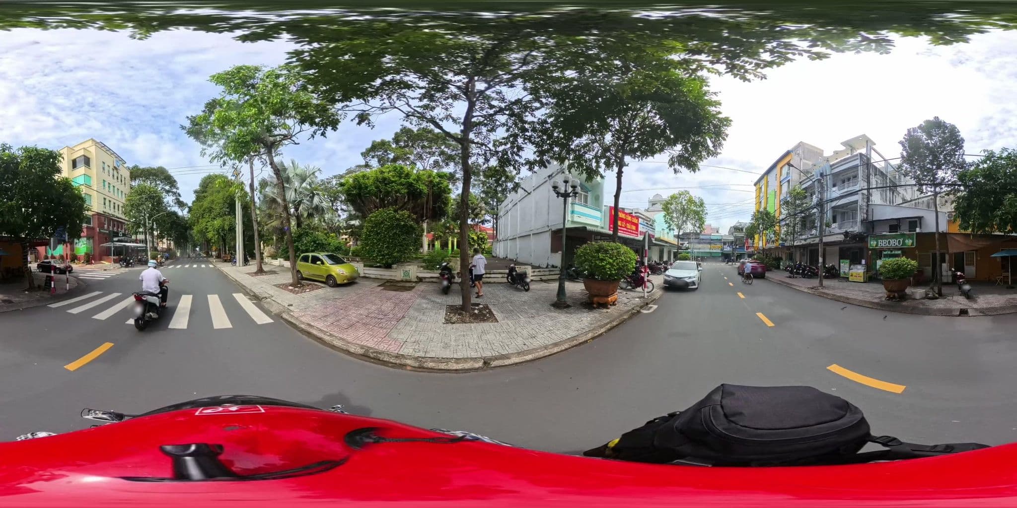Street view near Khách sạn Phương Đông, Trà Vinh — © Slucchesi (CC BY-SA · Mapillary)