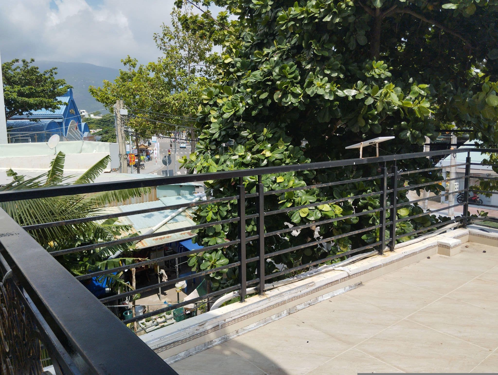 Street view near Thủy Thành Hotel, Côn Sơn — © noenoenoe (CC BY-SA · Mapillary)