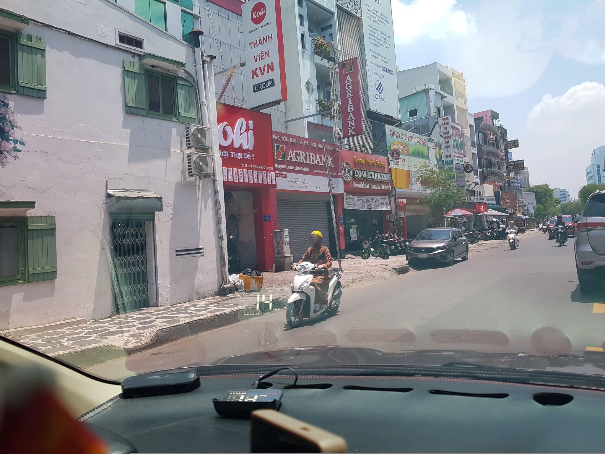 Street view near Yen Trang 2 Hotel - Su Van Hanh, Quận Mười — © bemaps1 (CC BY-SA · Mapillary)