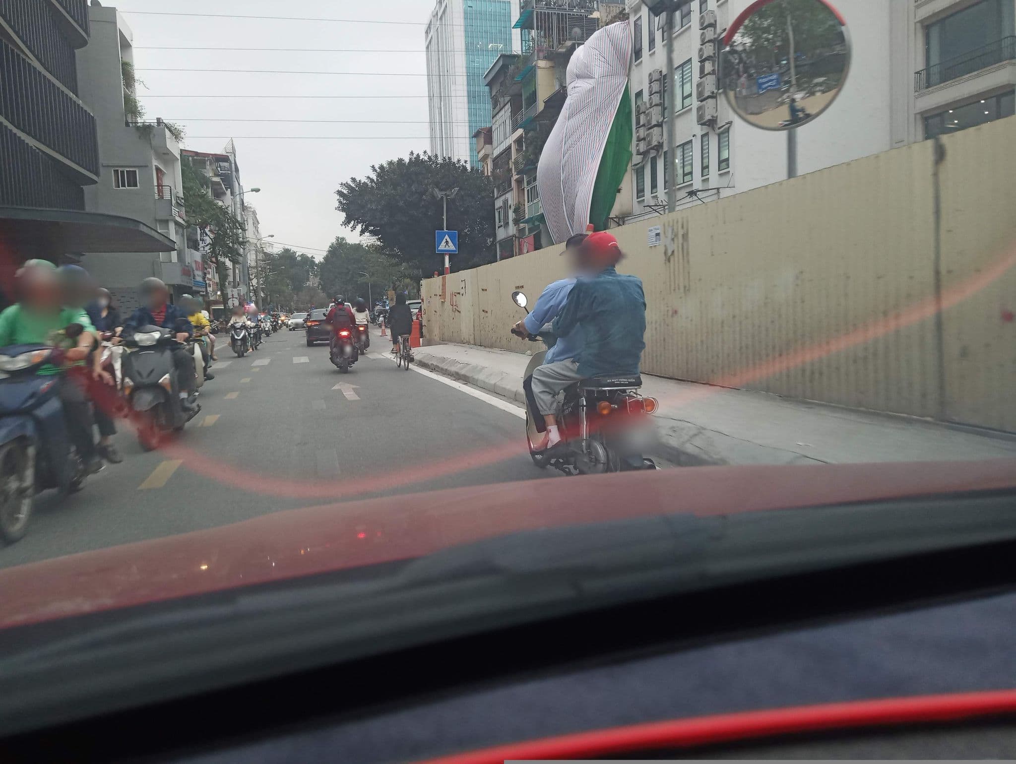 Street view near Room 1401, Yên Phụ — © hn_front_1 (CC BY-SA · Mapillary)