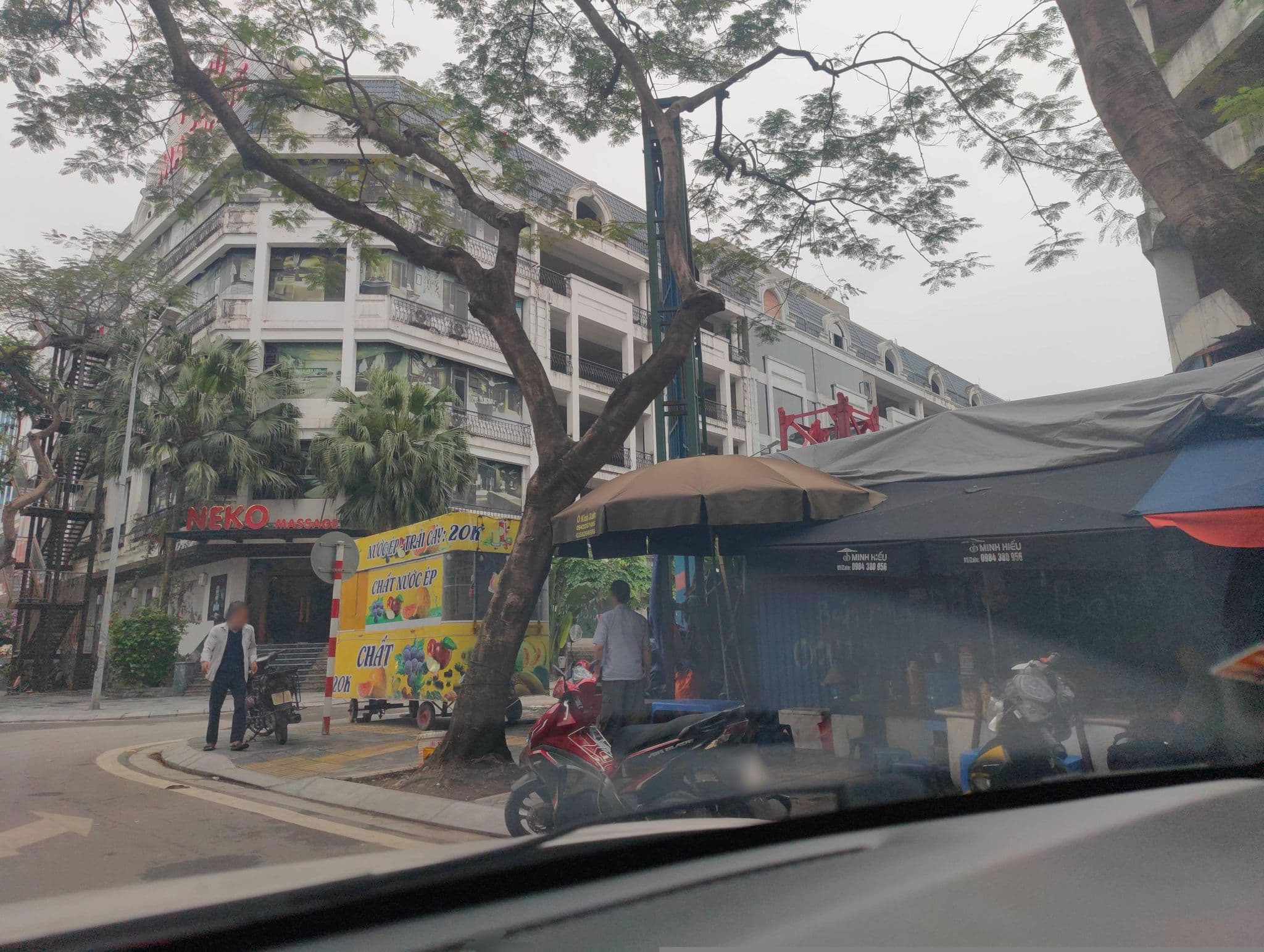 Street view near HUG, Mai Dịch — © hn_right_2 (CC BY-SA · Mapillary)