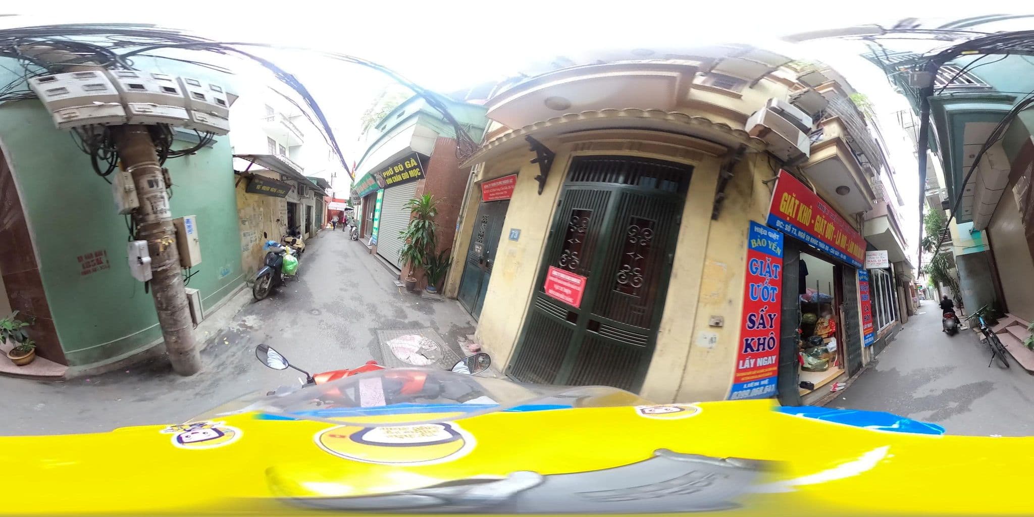 Street view near London Hanoi Hotel, Dịch Vọng — © bemaps2_hn (CC BY-SA · Mapillary)