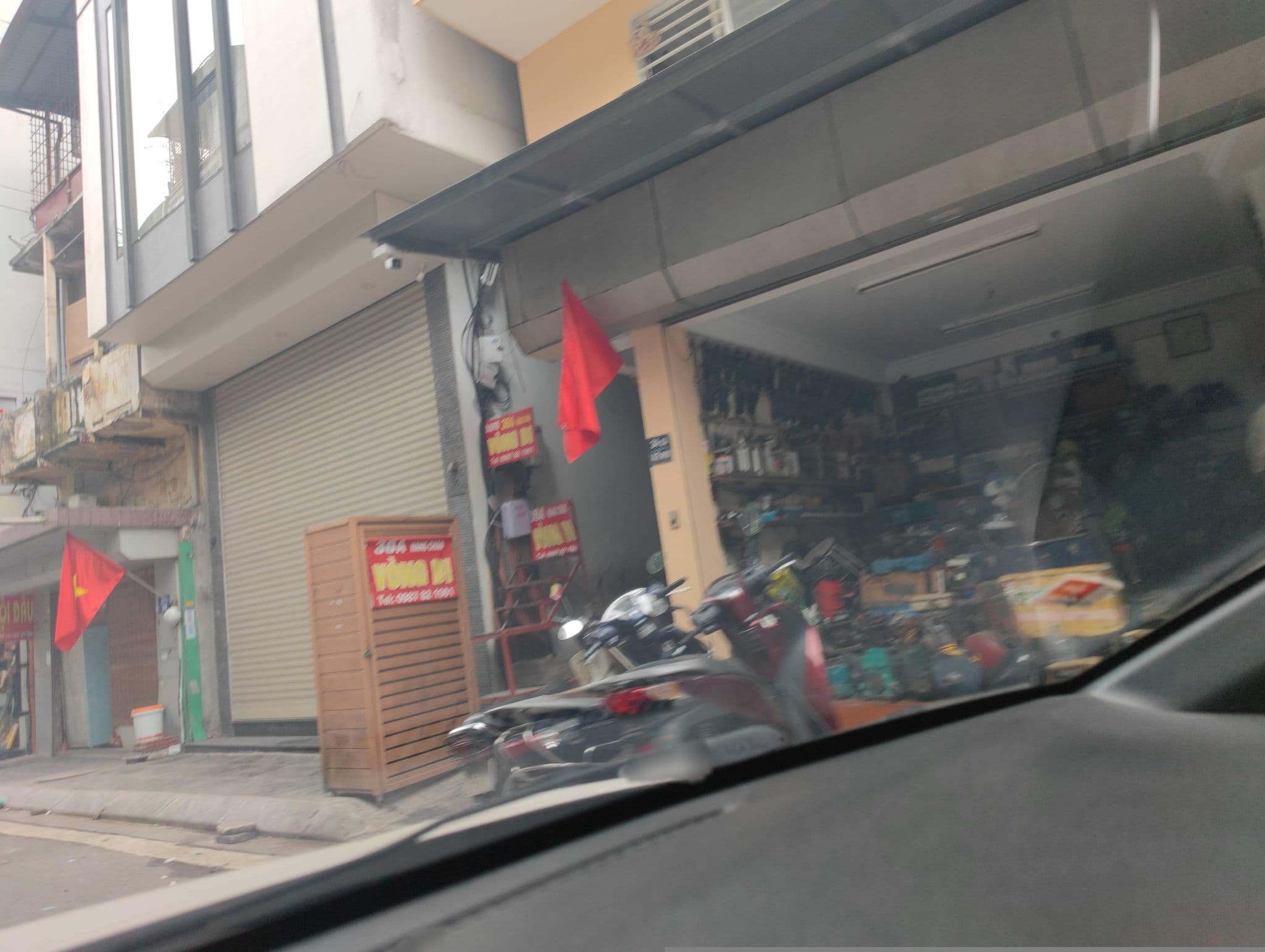 Street view near Hoàng Ngọc Hotel, Yên Phụ — © hn_right_2 (CC BY-SA · Mapillary)