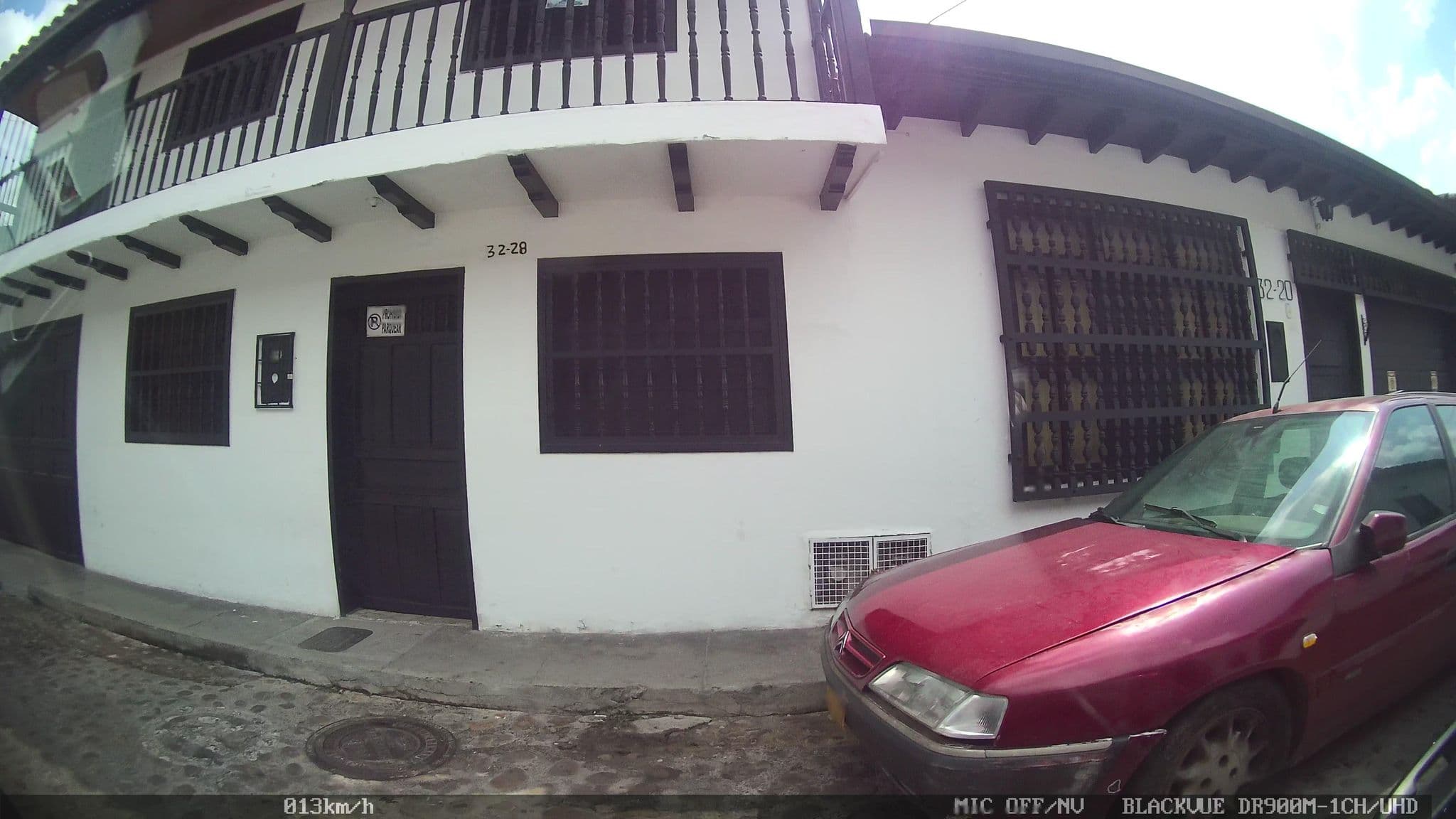 Street view near Girón Chill Out Hotel, Girón — © kaart_2 (CC BY-SA · Mapillary)