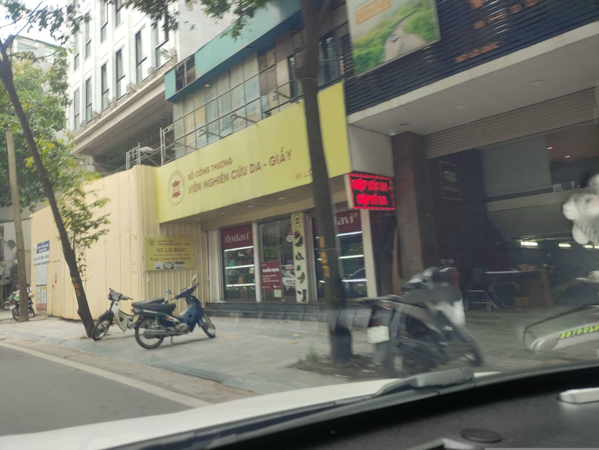 Street view near Nhà Bố Huy, Nguyễn Du — © hn_right_1 (CC BY-SA · Mapillary)