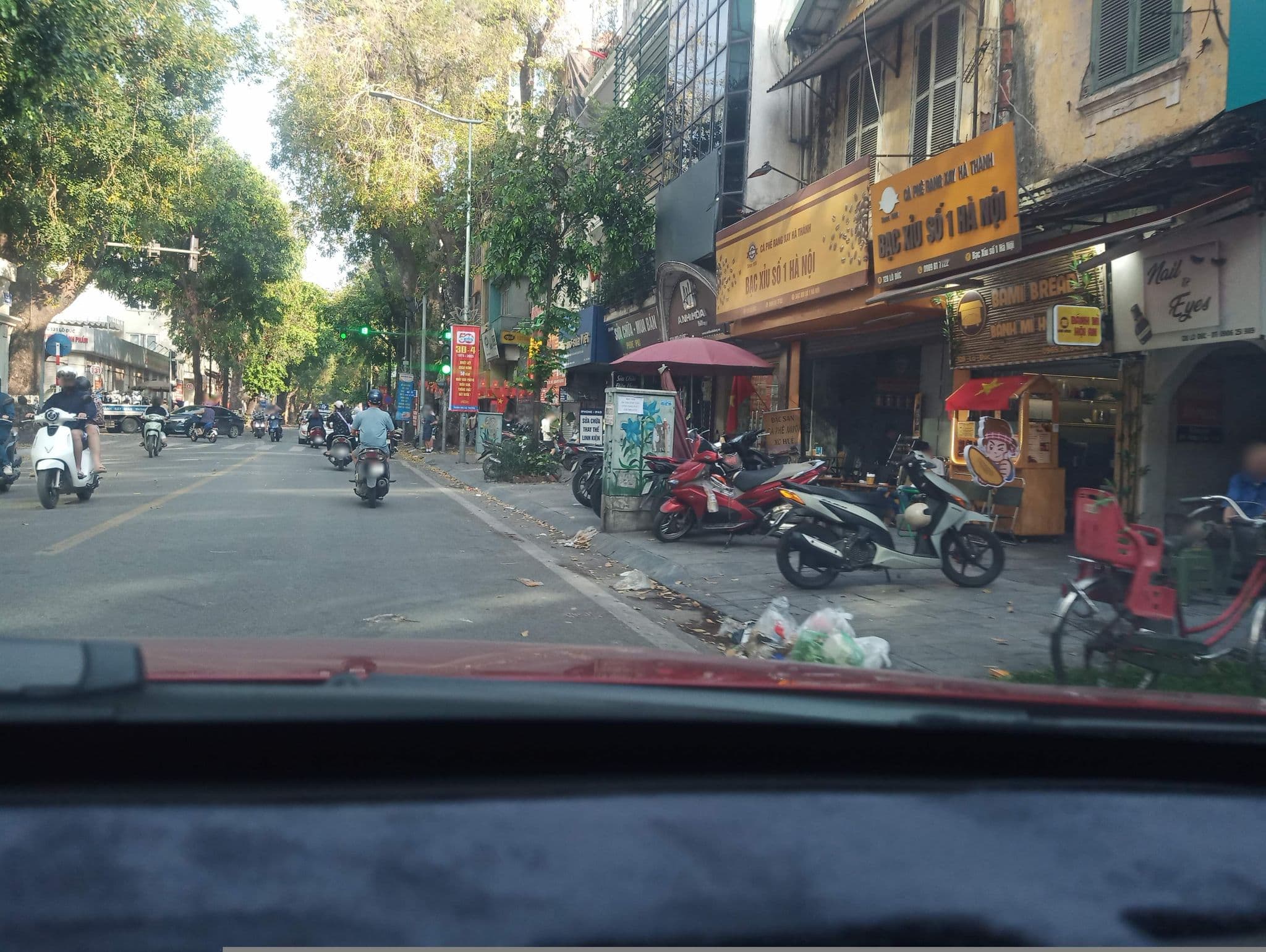 Street view near Asia Hotel, Nguyễn Du — © hn_front_1 (CC BY-SA · Mapillary)
