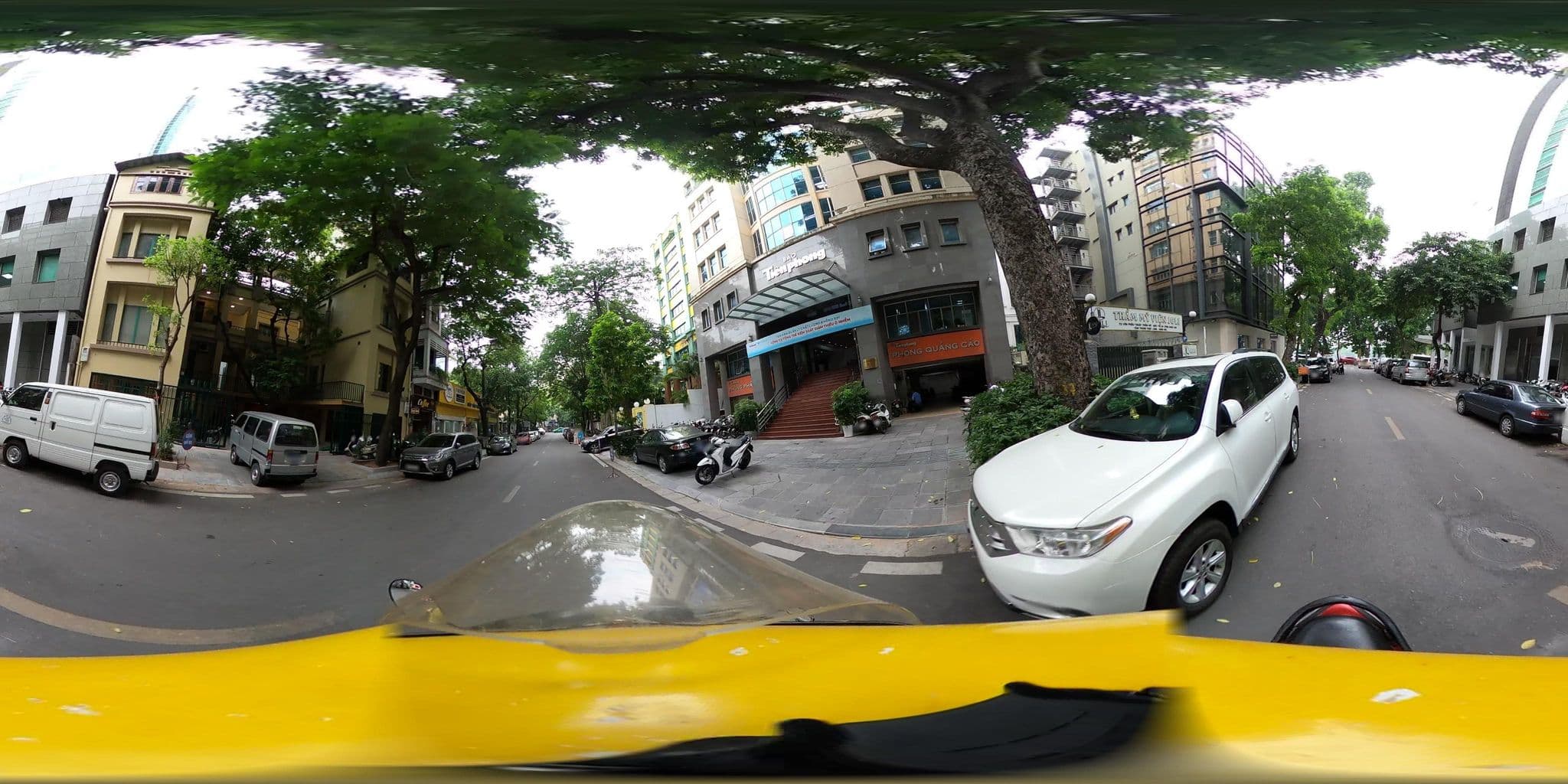 Street view near Nhà Khách Thanh Niên, Nguyễn Du — © bemaps_hn_kien (CC BY-SA · Mapillary)