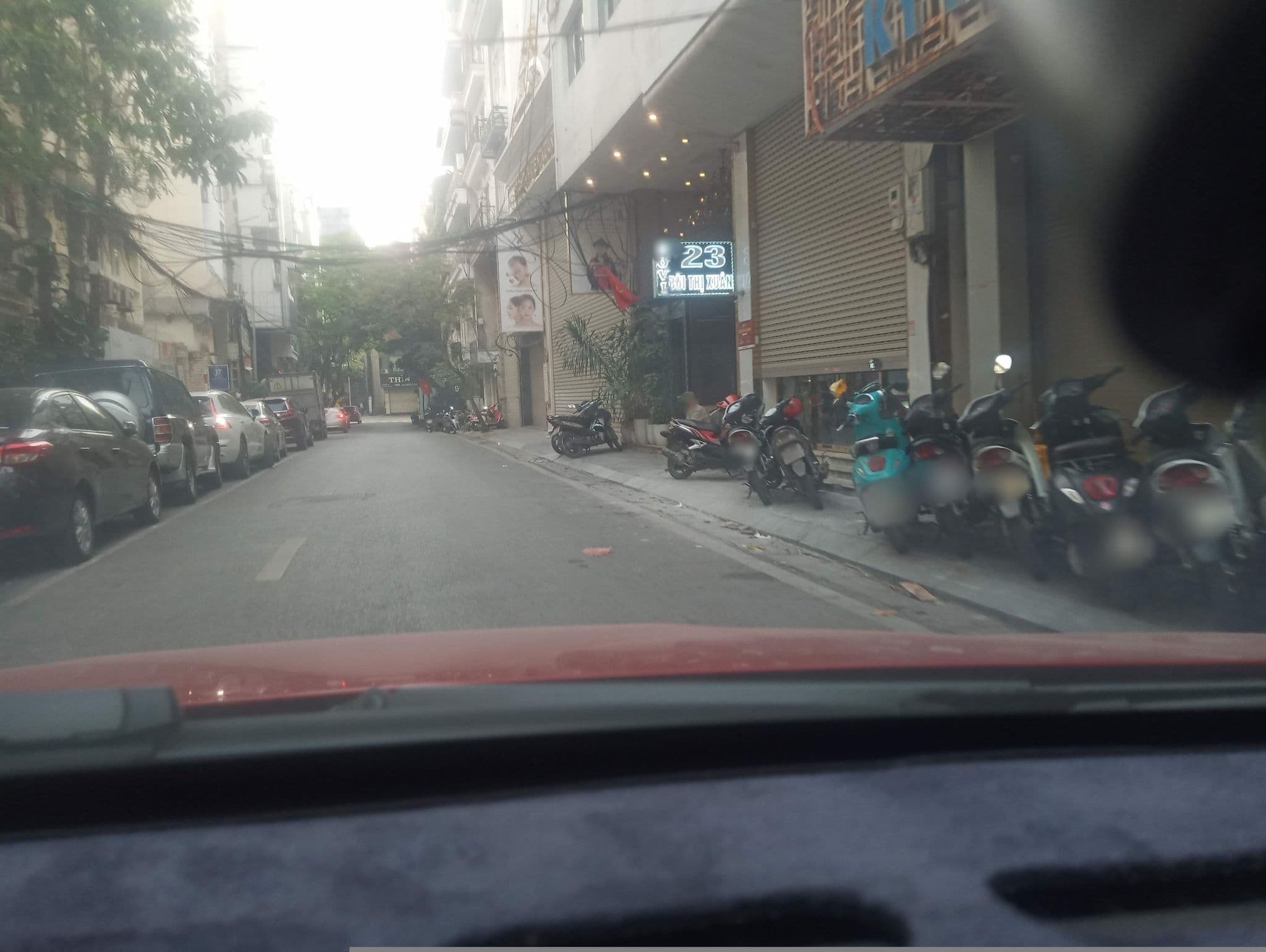 Street view near Eiffel hotel, Nguyễn Du — © hn_front_1 (CC BY-SA · Mapillary)