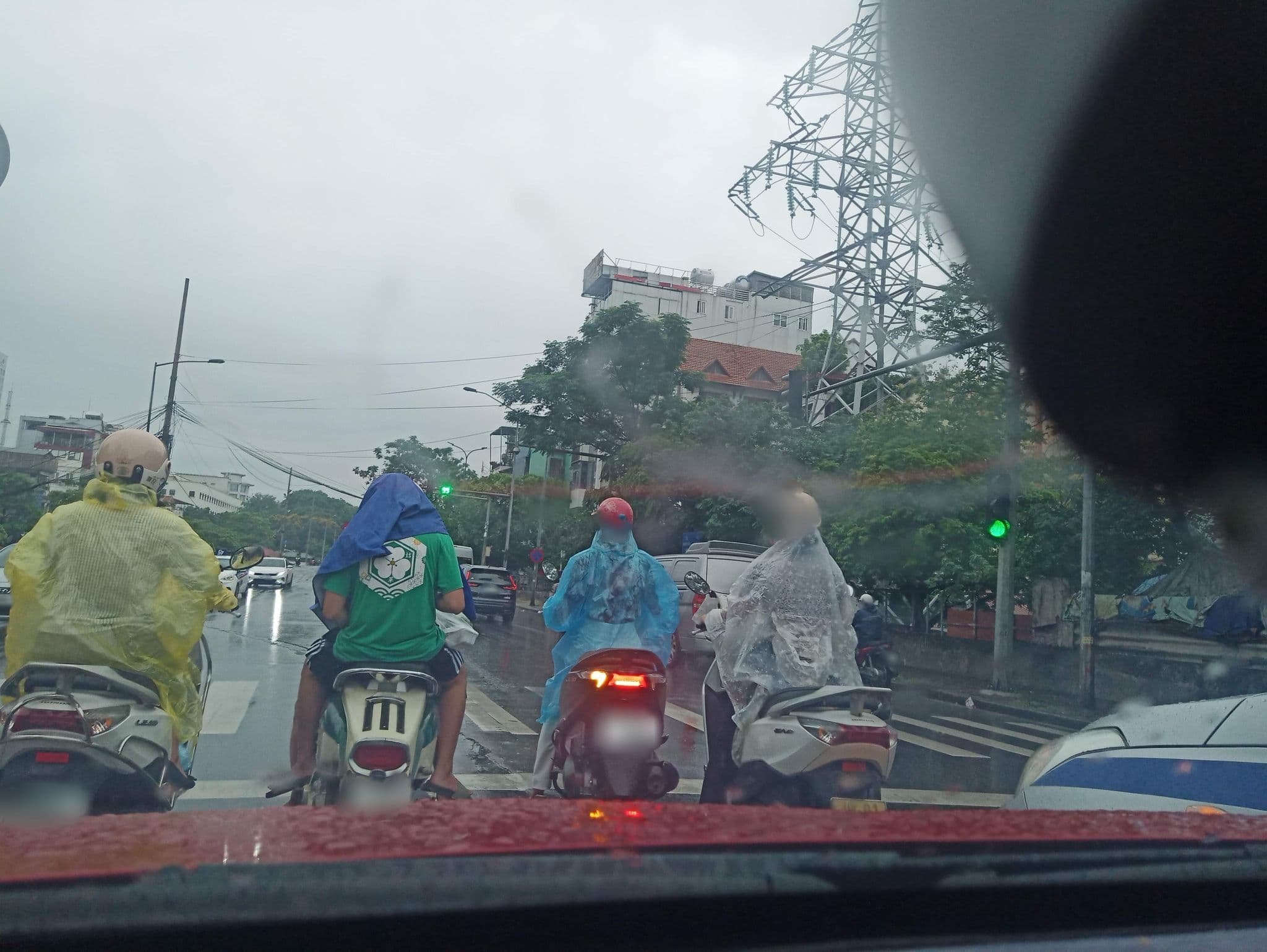 Street view near Khách sạn Đầm Trấu, Nguyễn Du — © hn_front_1 (CC BY-SA · Mapillary)